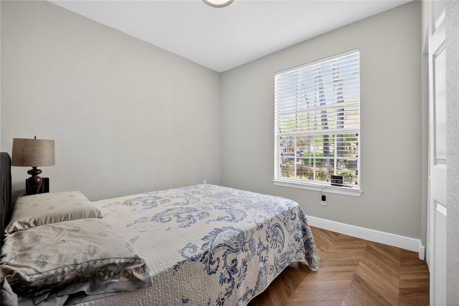 CRESCENT PLACE AT LAKE LOTUS CONDO - Residential