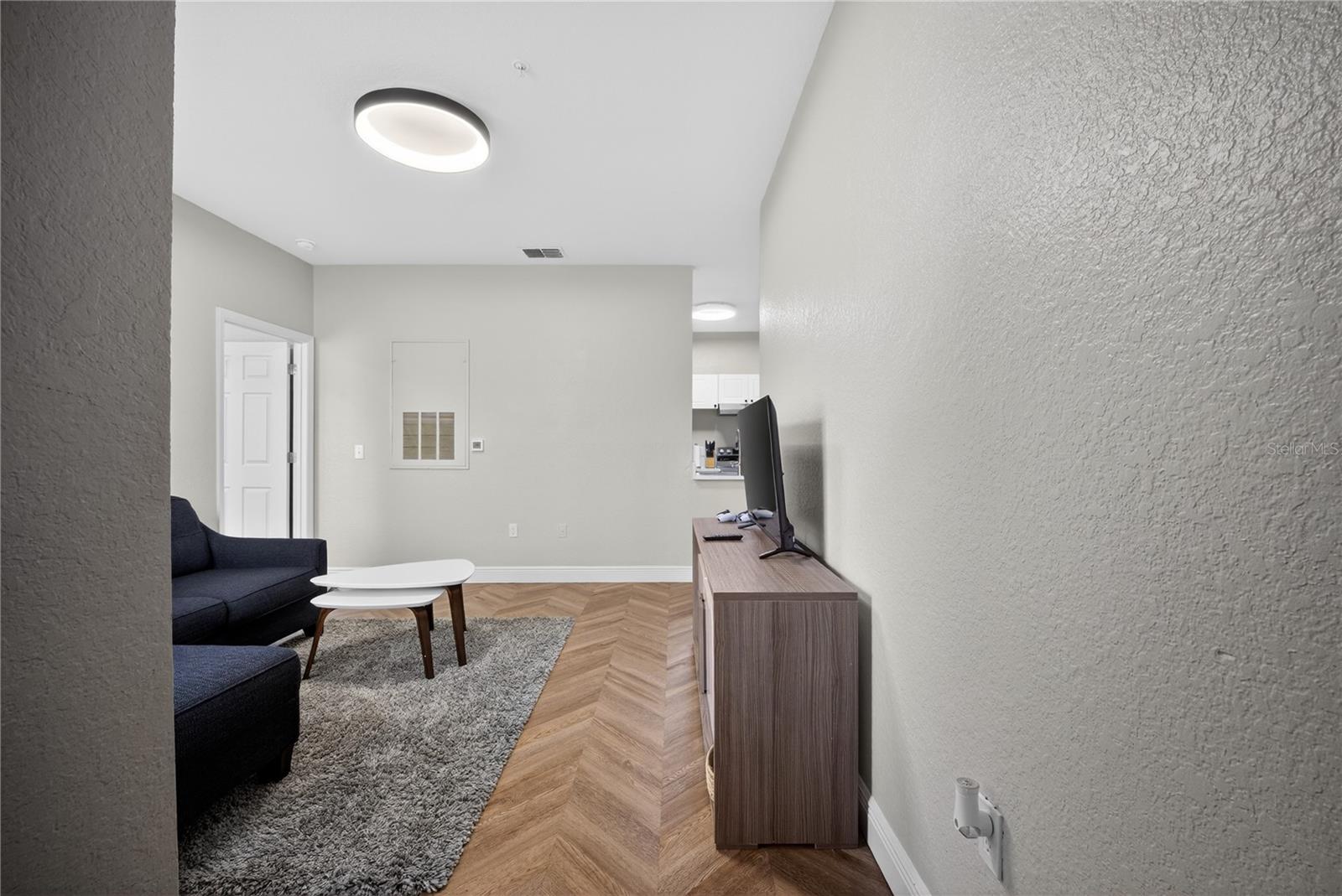 CRESCENT PLACE AT LAKE LOTUS CONDO - Residential