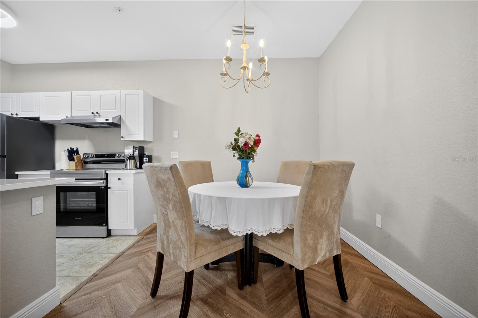 CRESCENT PLACE AT LAKE LOTUS CONDO - Residential