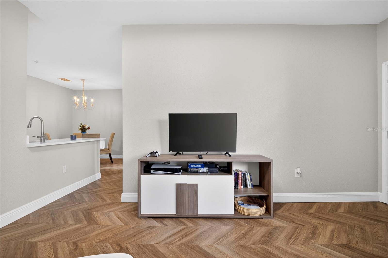 CRESCENT PLACE AT LAKE LOTUS CONDO - Residential