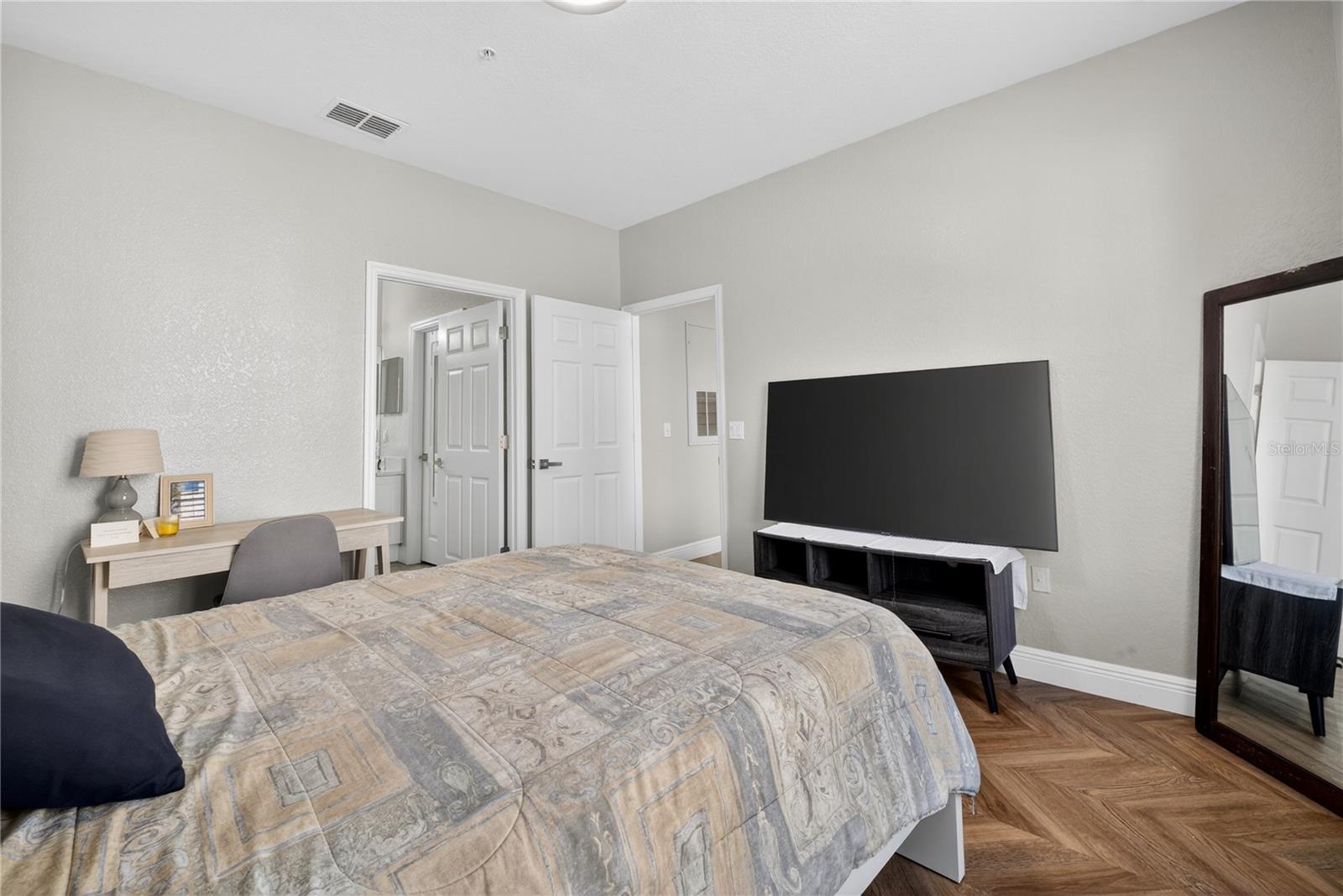 839 GRAND REGENCY POINT 104