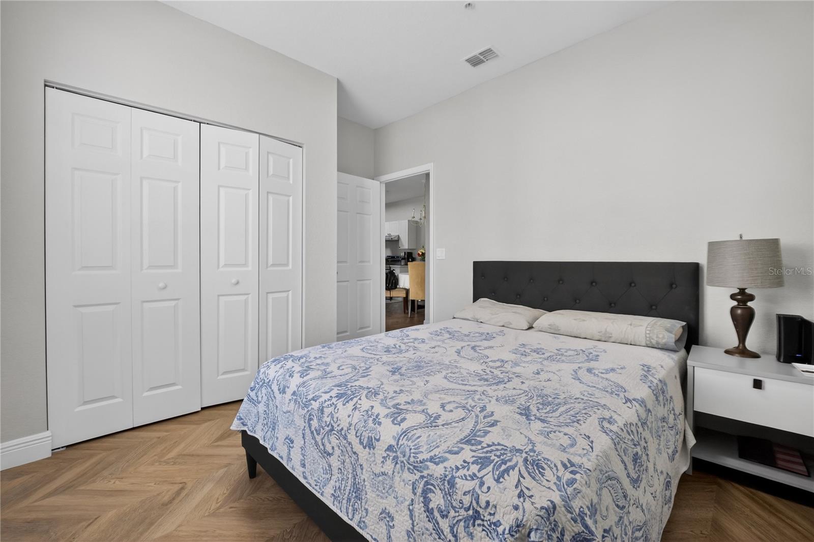 CRESCENT PLACE AT LAKE LOTUS CONDO - Residential