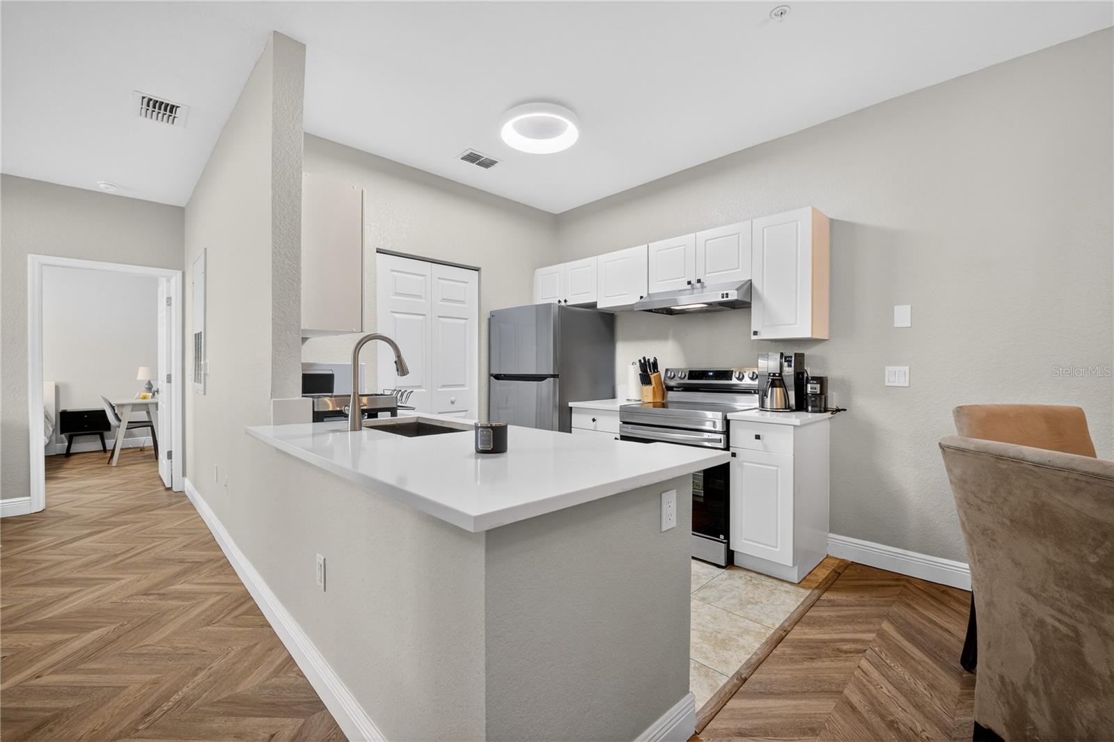 CRESCENT PLACE AT LAKE LOTUS CONDO - Residential