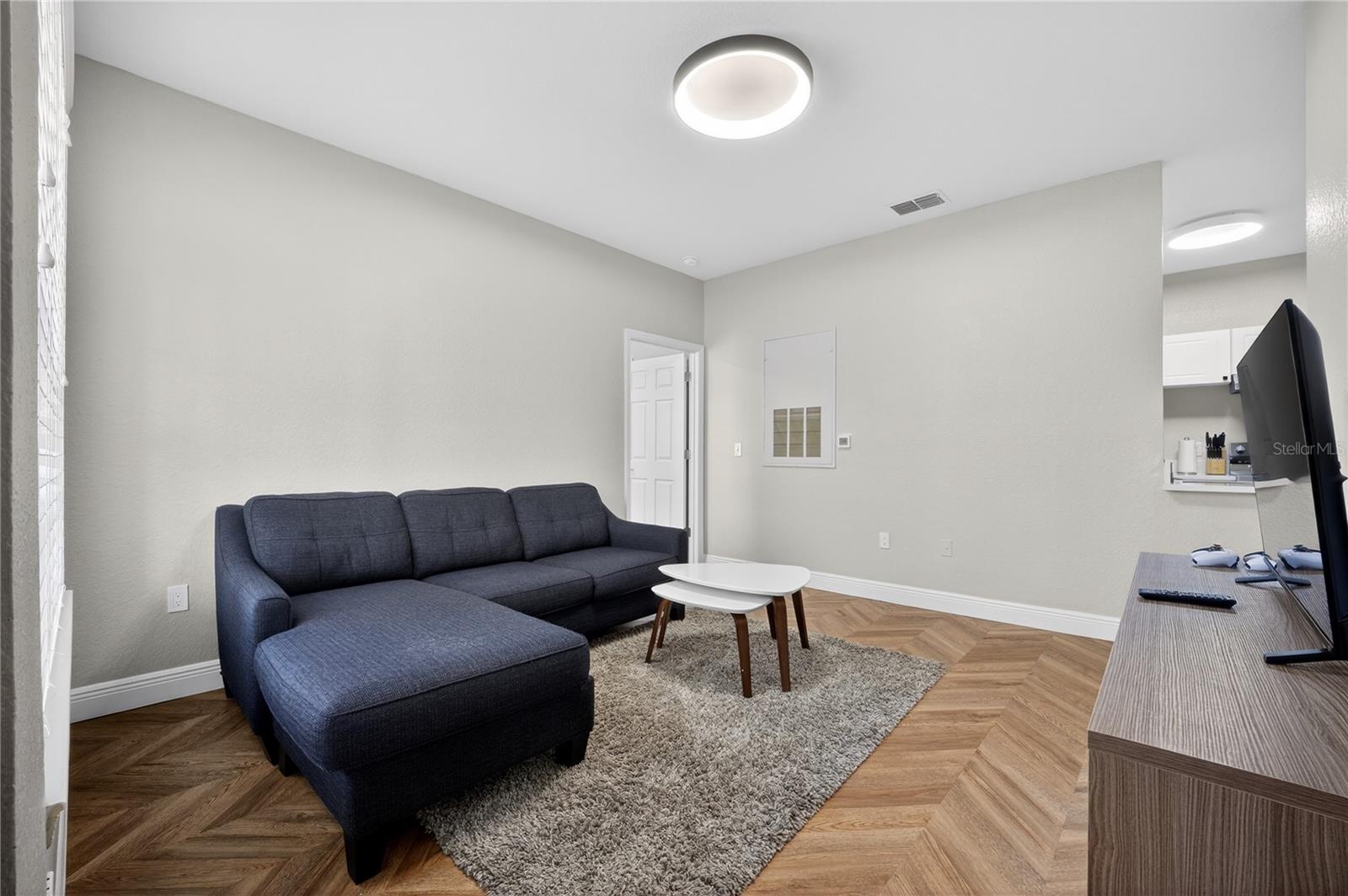 CRESCENT PLACE AT LAKE LOTUS CONDO - Residential