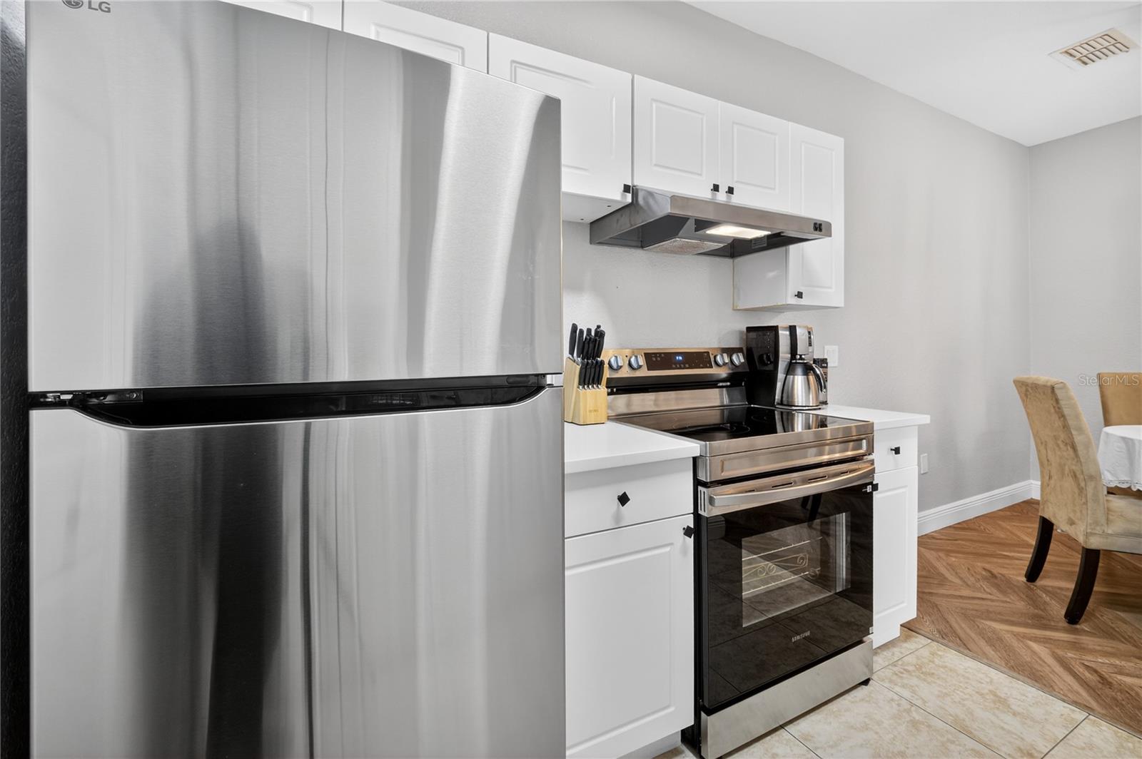 CRESCENT PLACE AT LAKE LOTUS CONDO - Residential