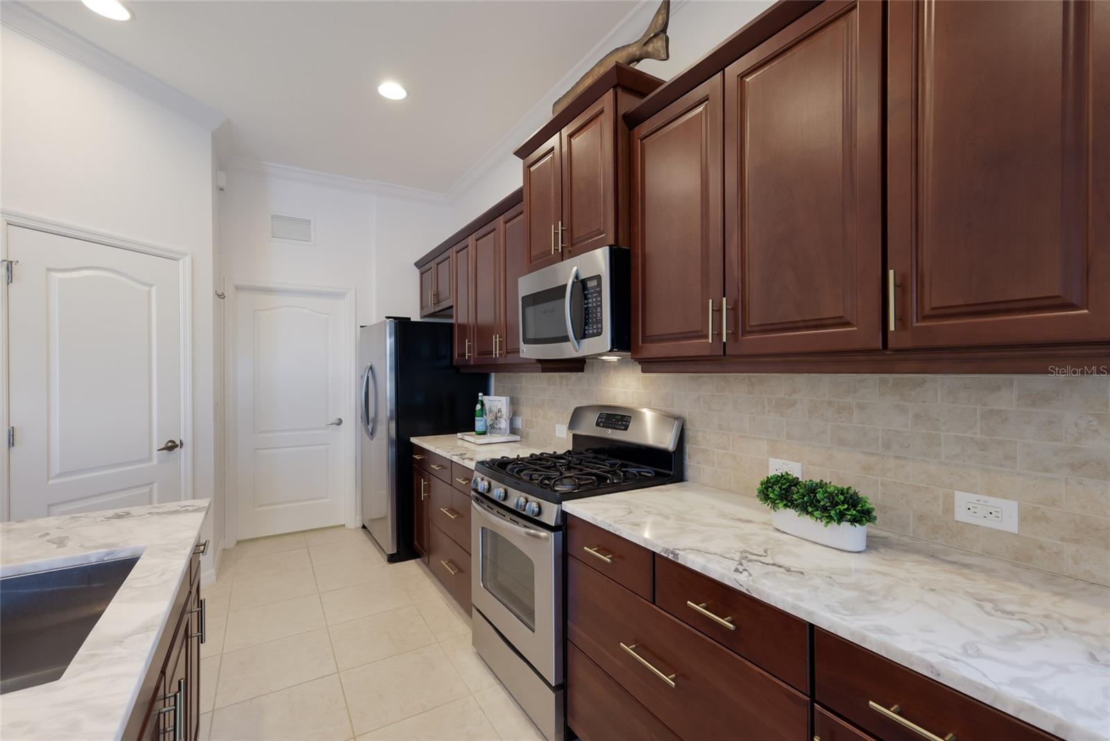 COUNTRY CLUB EAST AT LAKEWD RNCH QQ1 2B - Residential