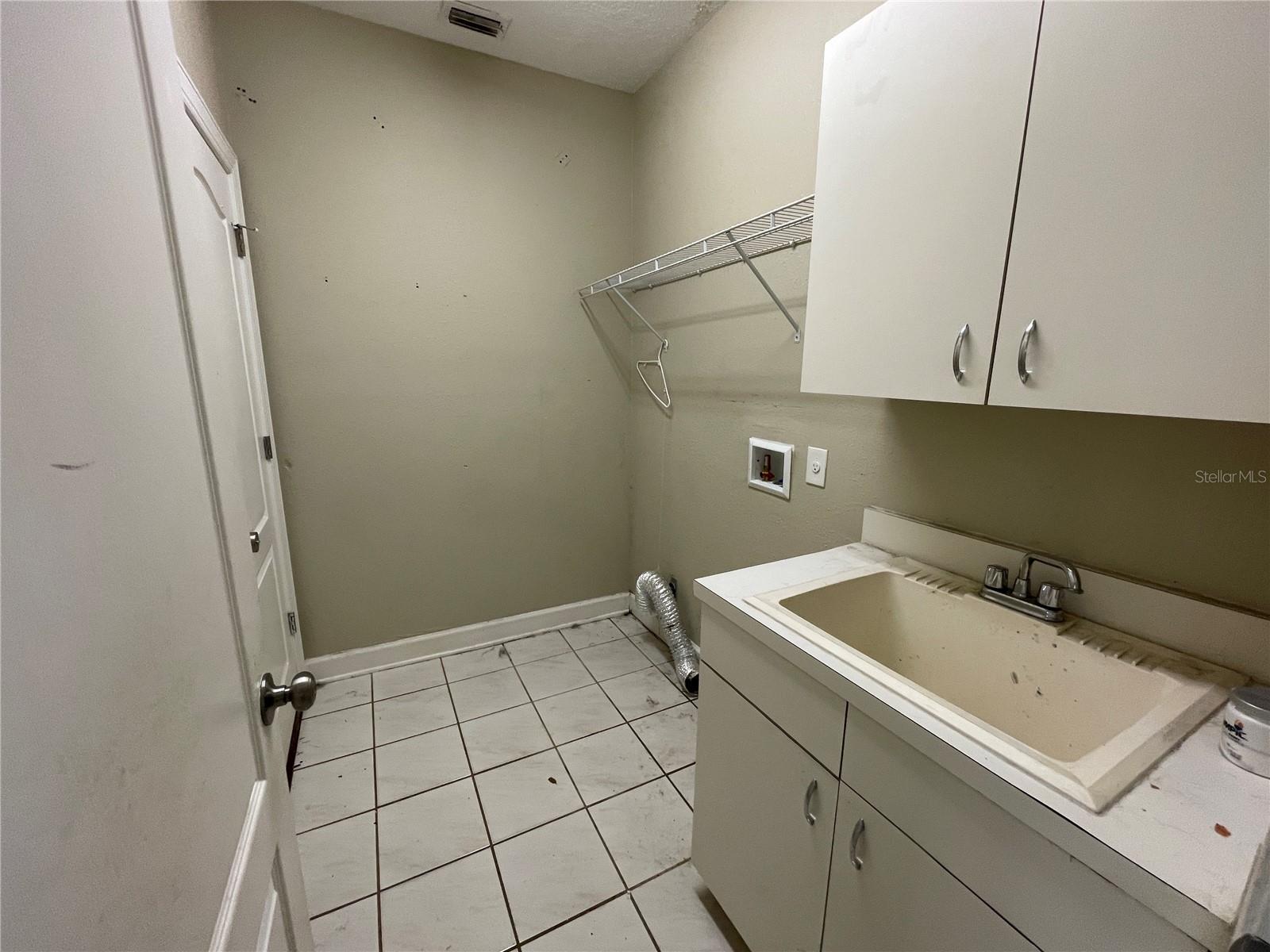 RIVER HILLS COUNTRY CLUB PH - Residential