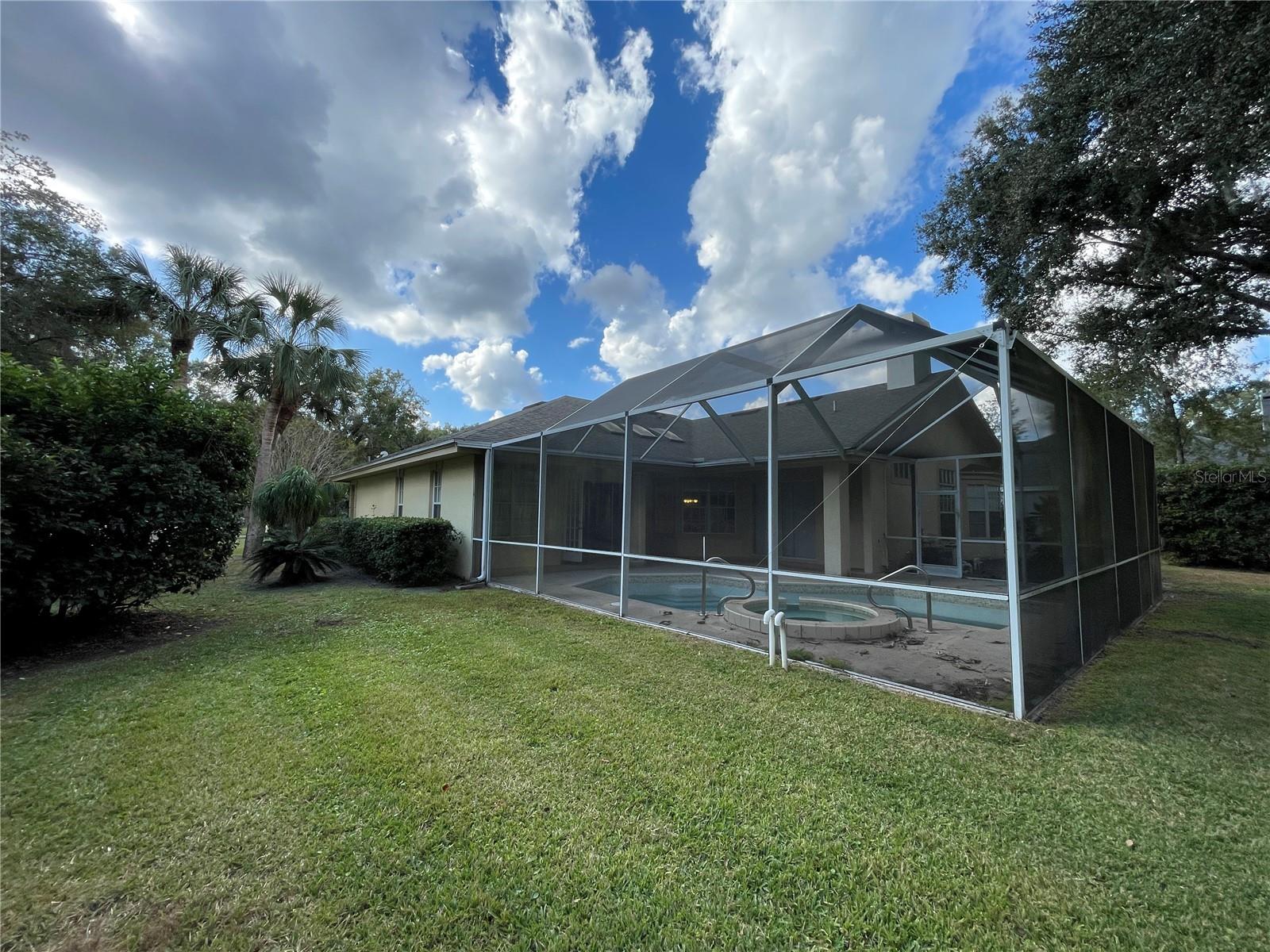 RIVER HILLS COUNTRY CLUB PH - Residential