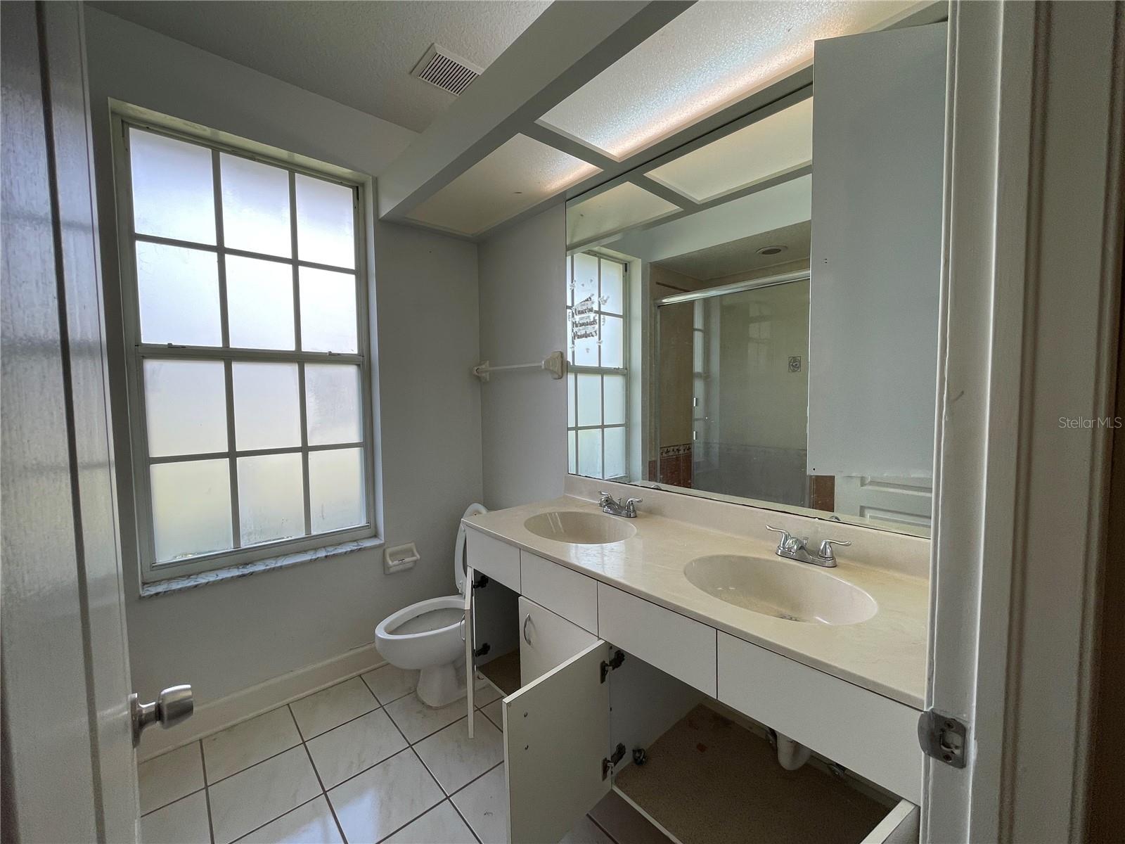 RIVER HILLS COUNTRY CLUB PH - Residential