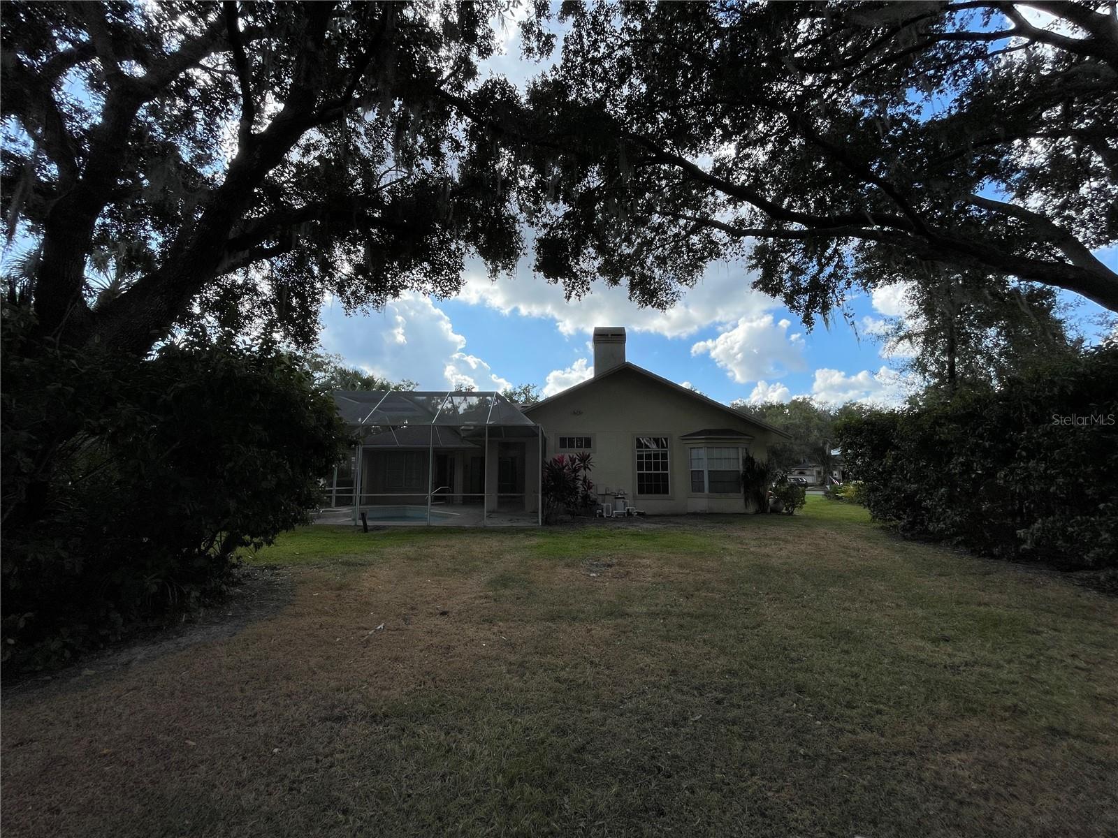 RIVER HILLS COUNTRY CLUB PH - Residential