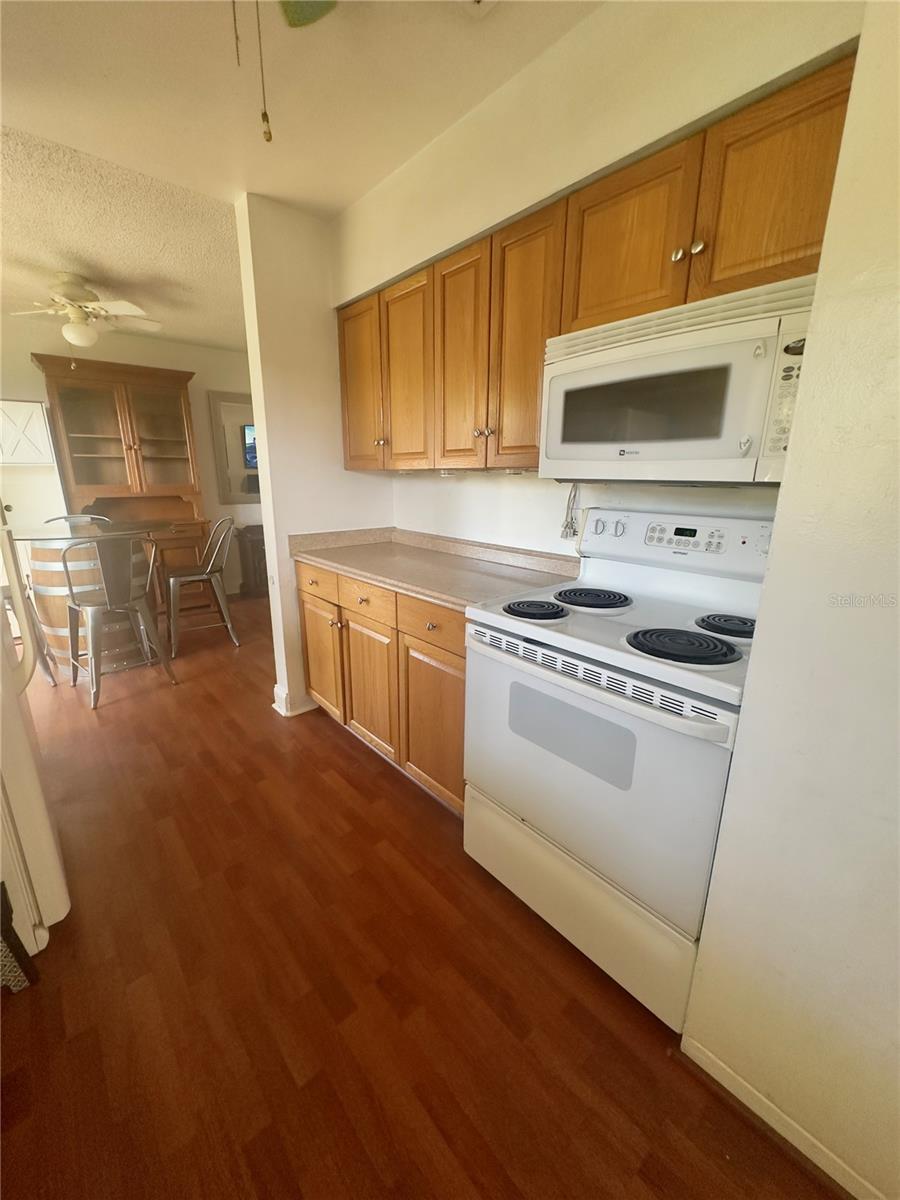 3673 SEAROBIN DRIVE SE