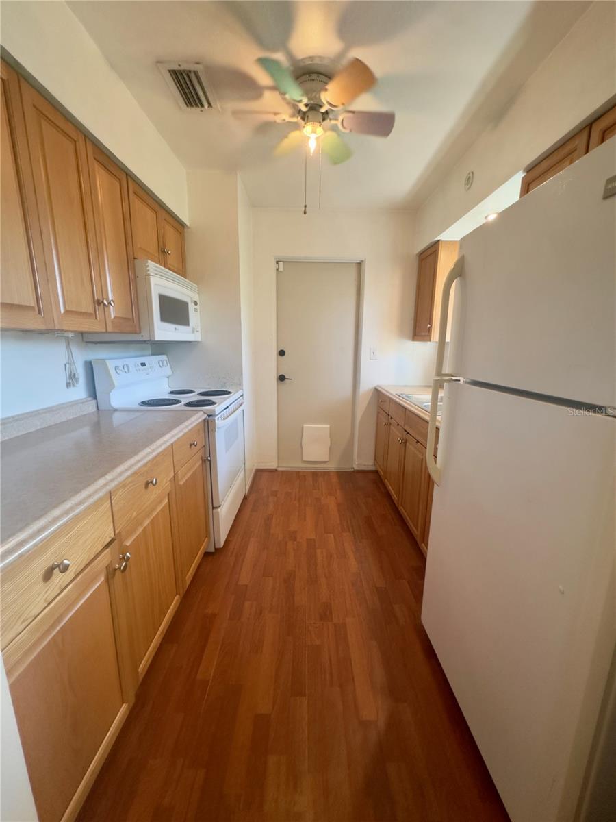 3673 SEAROBIN DRIVE SE