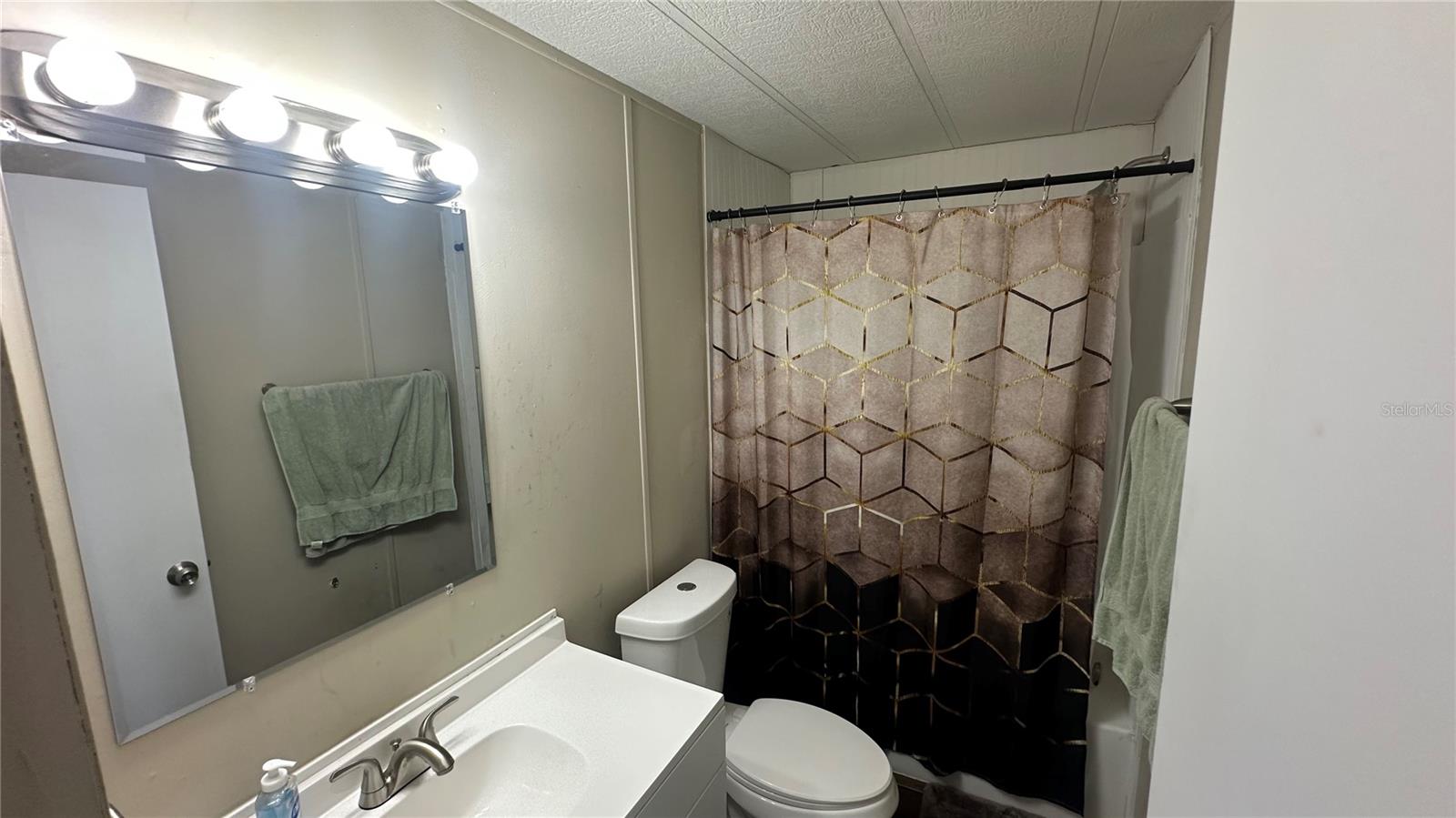 SHADOW BROOK MOBILE HOME - Residential