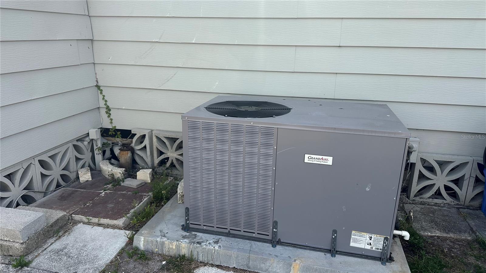 SHADOW BROOK MOBILE HOME - Residential