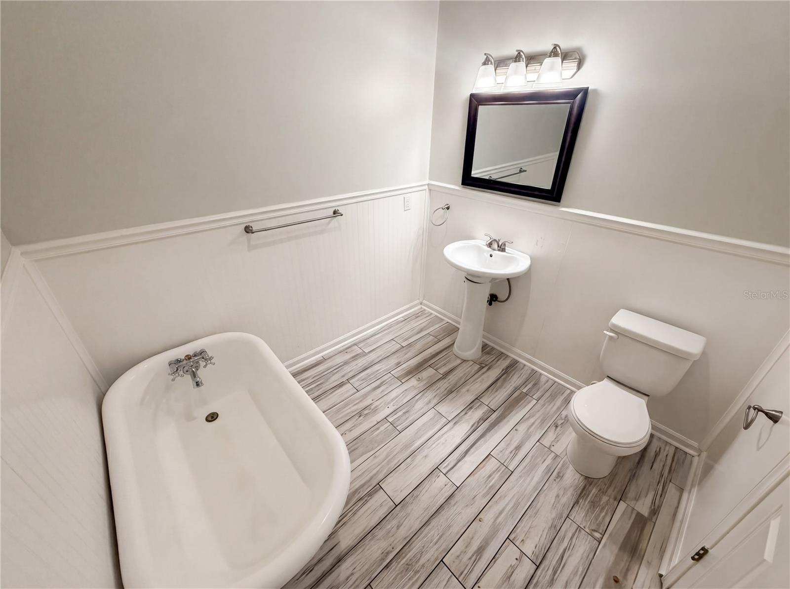 EXECUTIVE ESTATES - Residential