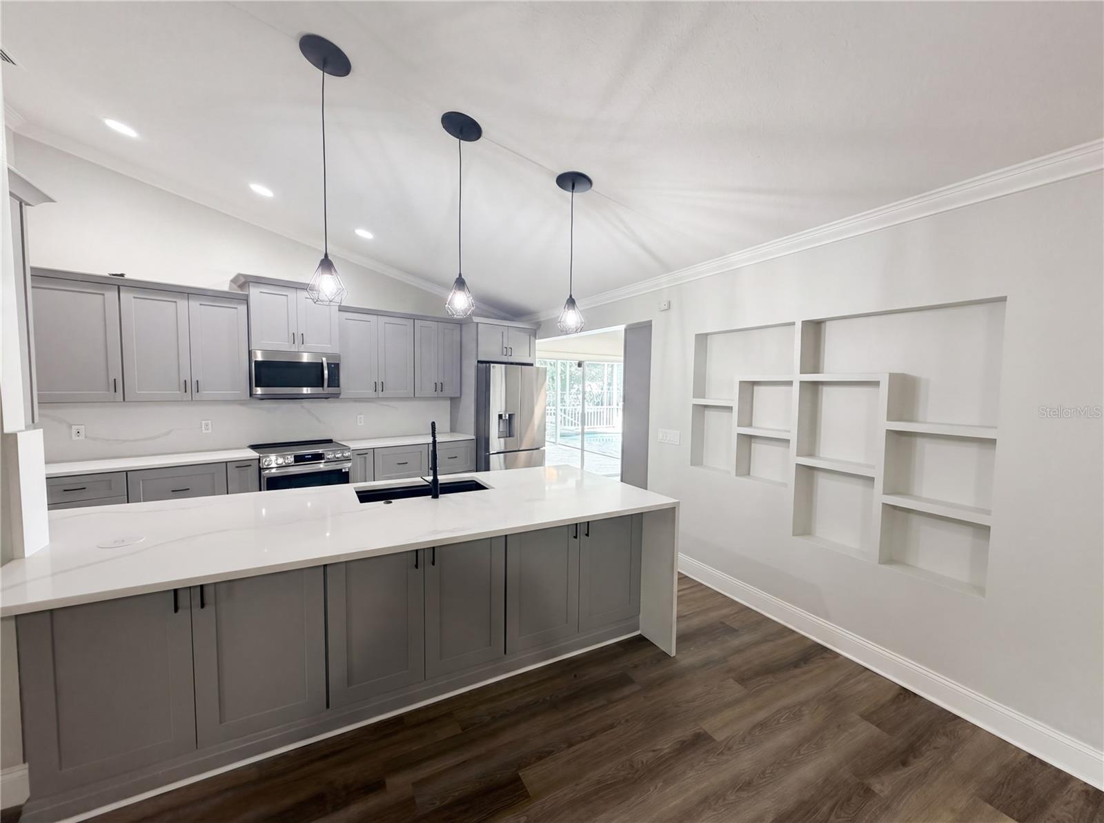 EXECUTIVE ESTATES - Residential