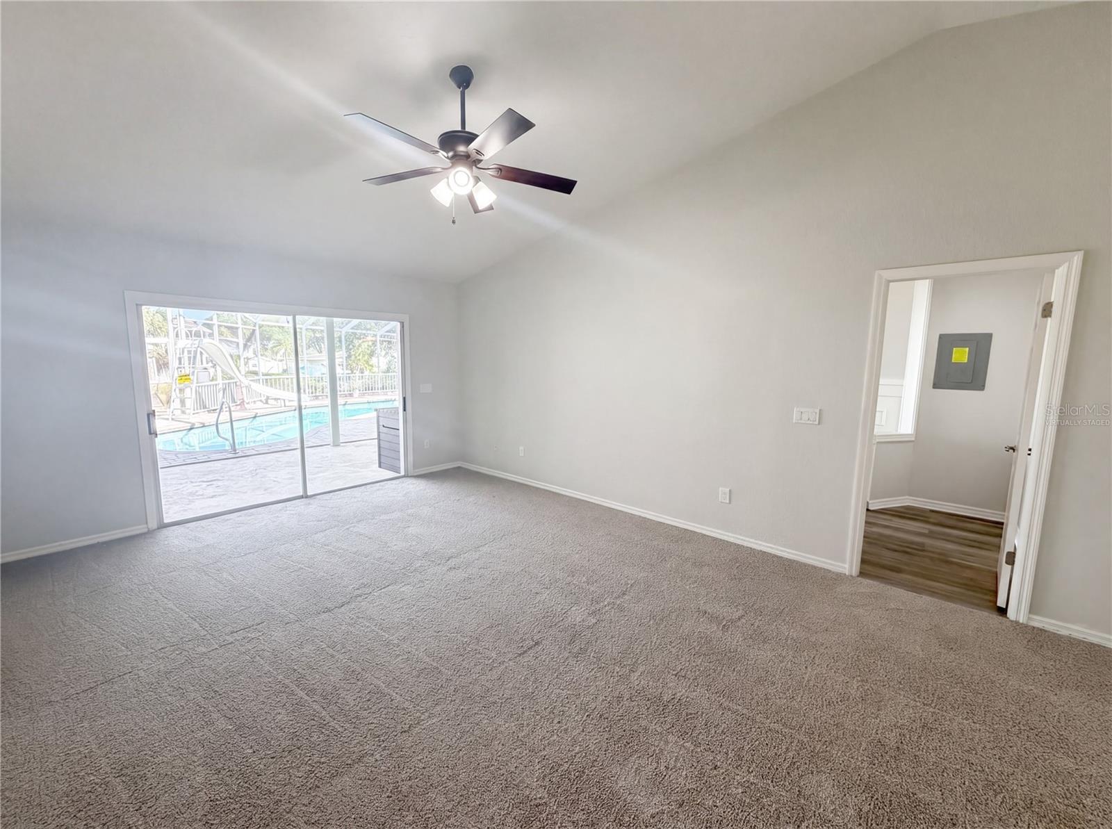 EXECUTIVE ESTATES - Residential