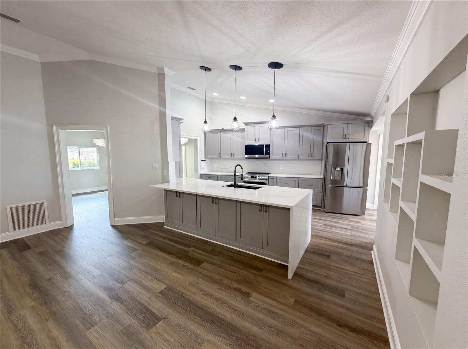 EXECUTIVE ESTATES - Residential