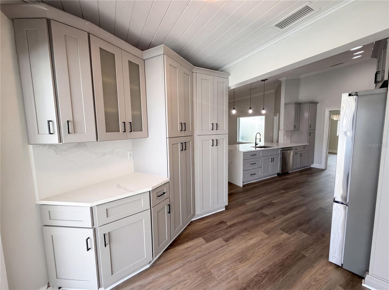 EXECUTIVE ESTATES - Residential