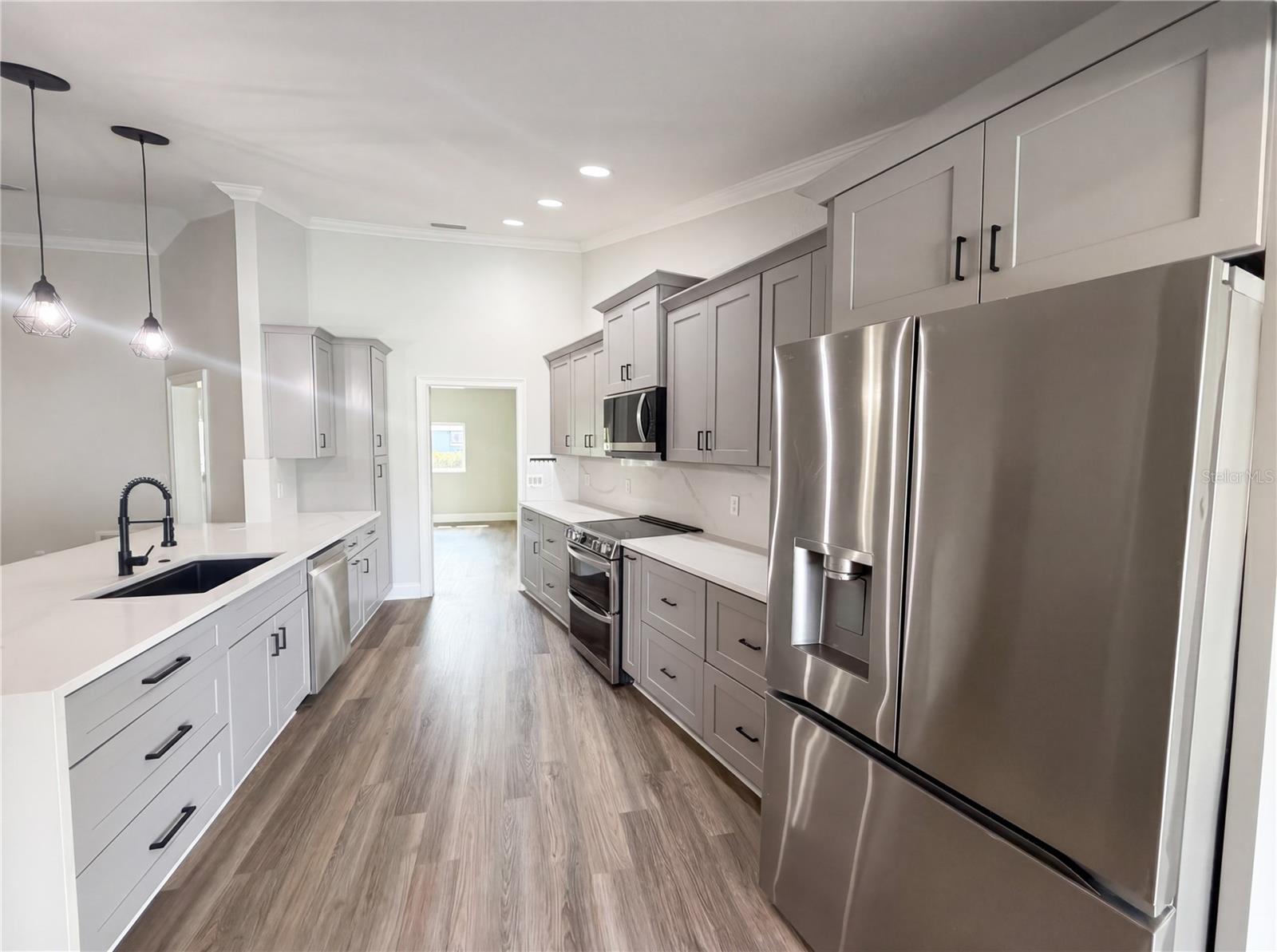 EXECUTIVE ESTATES - Residential