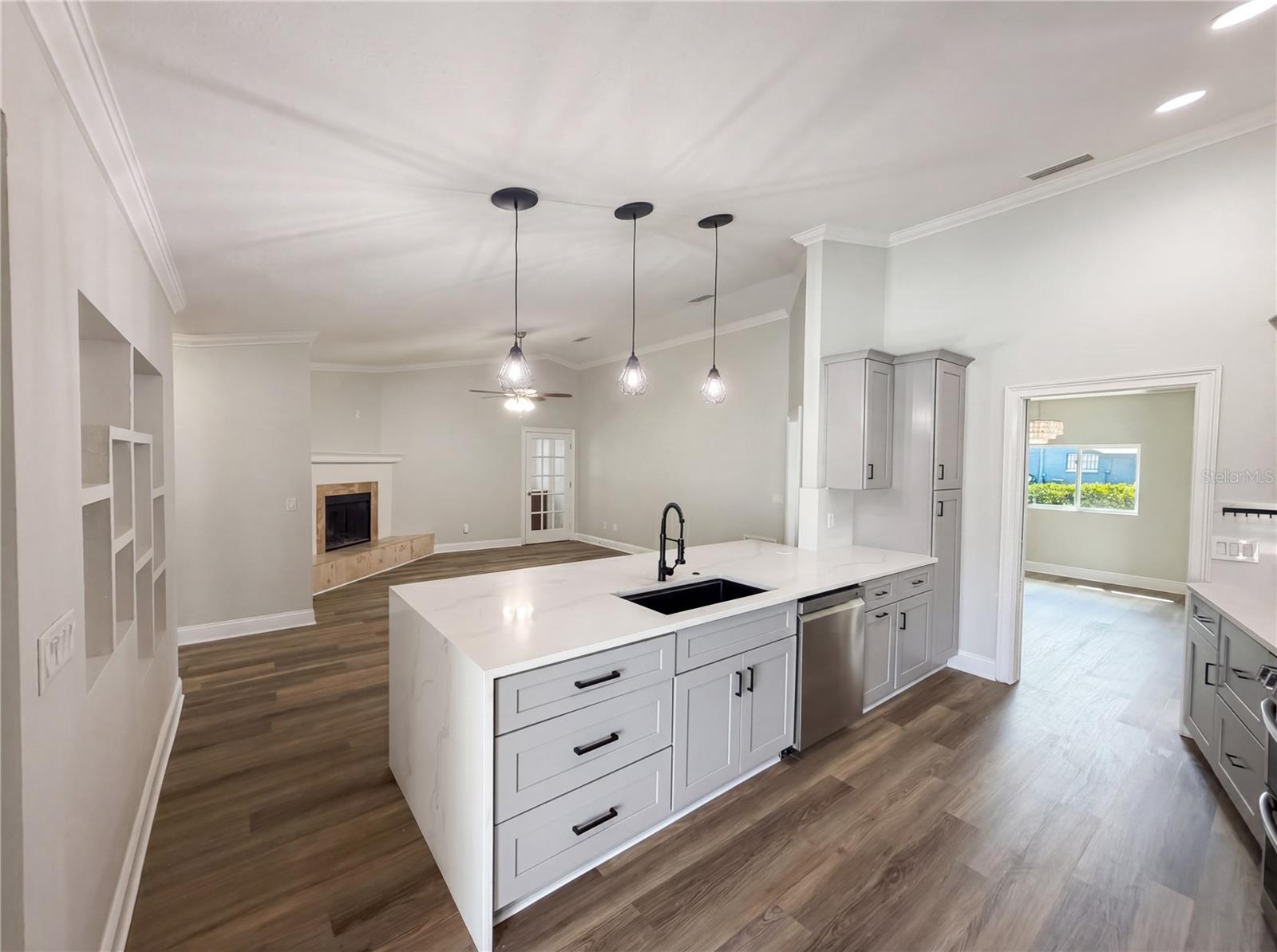 EXECUTIVE ESTATES - Residential