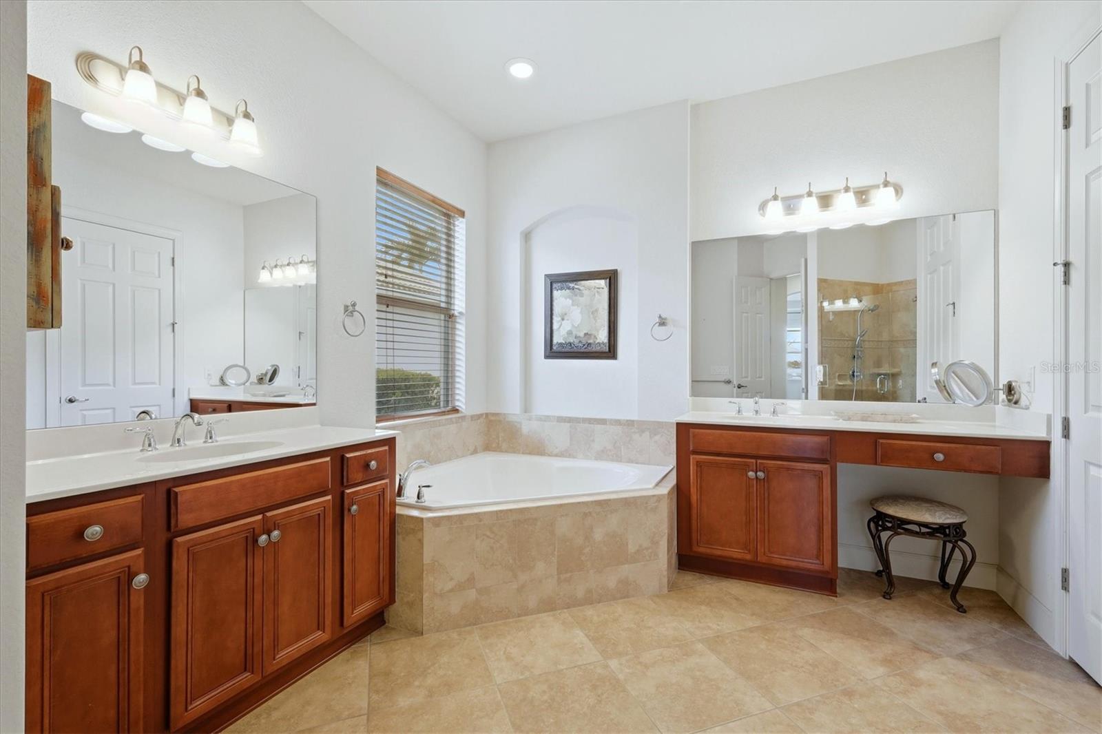 RIVERWOOD - Residential