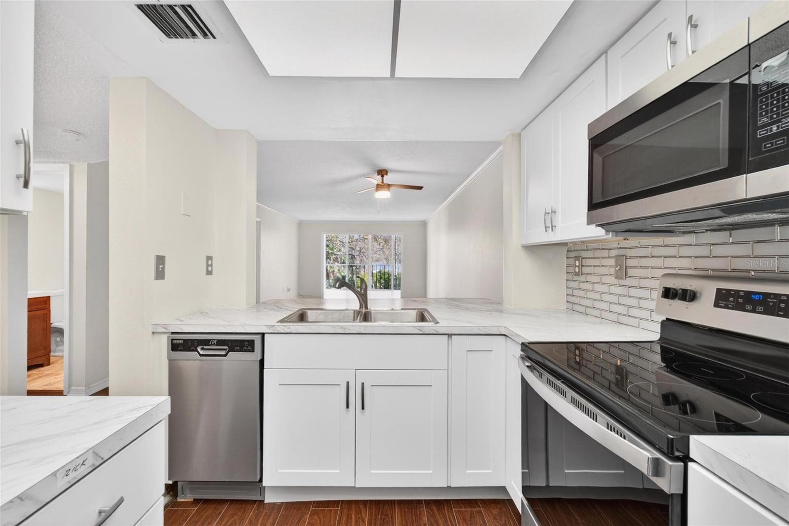 LAKE TARPON SAIL & TENNIS CLUB - Residential