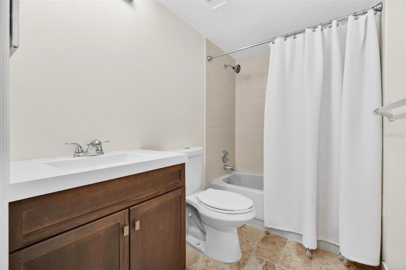 LAKE TARPON SAIL & TENNIS CLUB - Residential