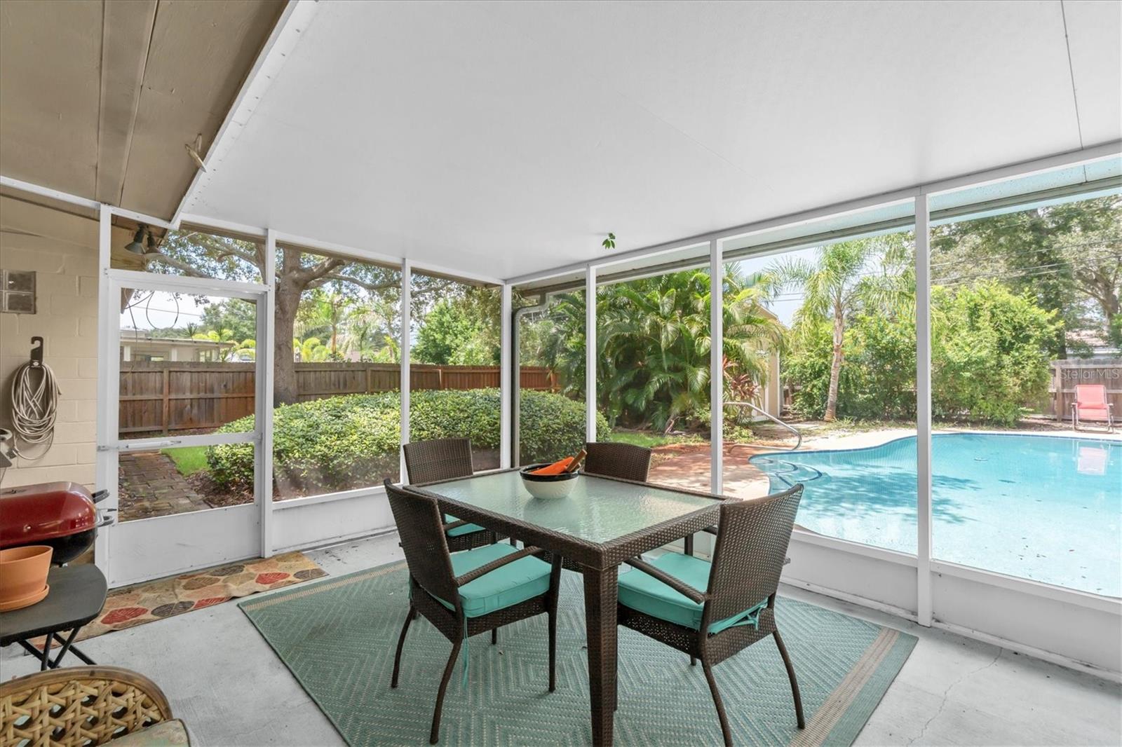 PASADENA ESTATES SEC F - Residential