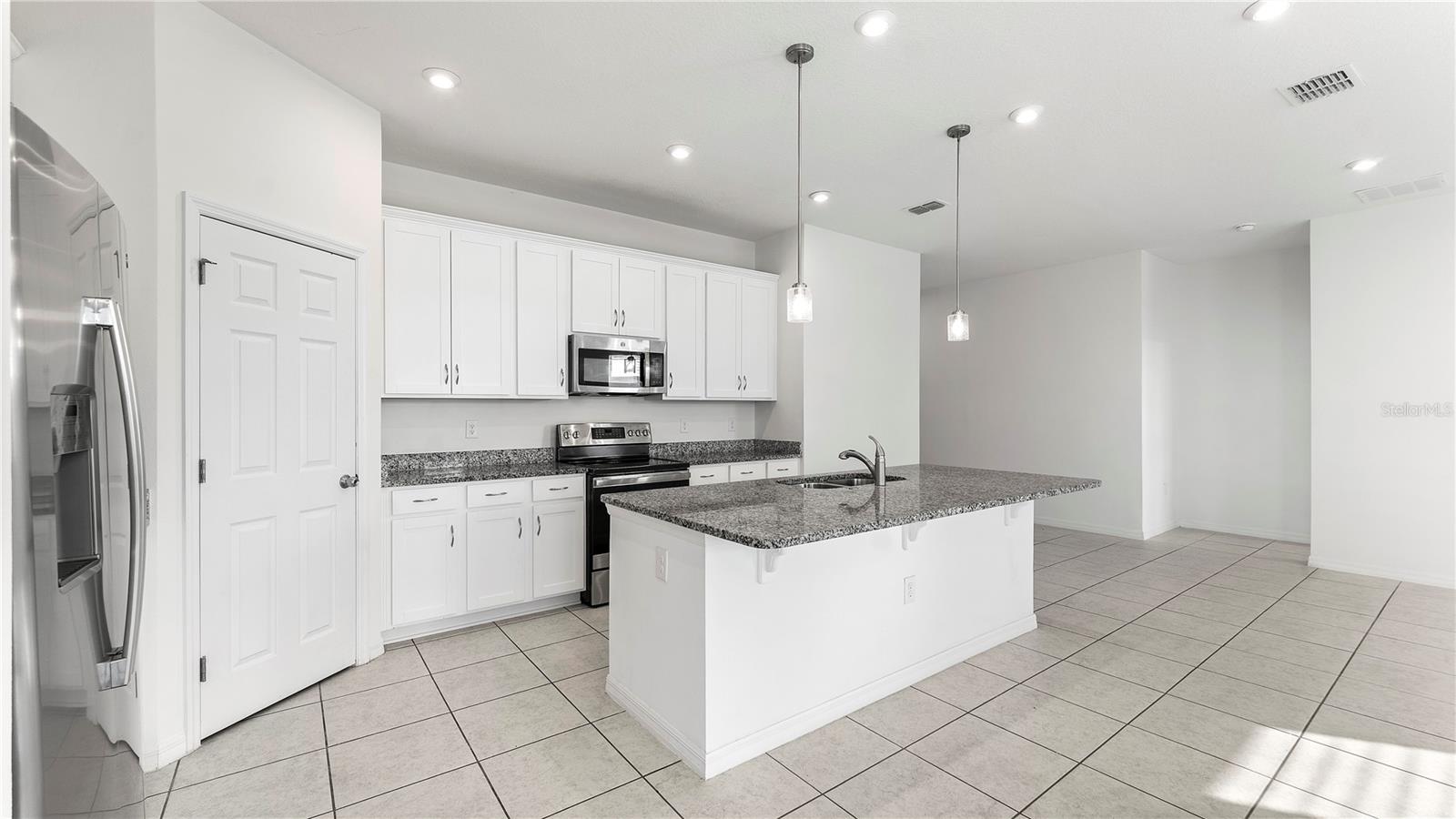 COVERED BRIDGE - Residential Lease