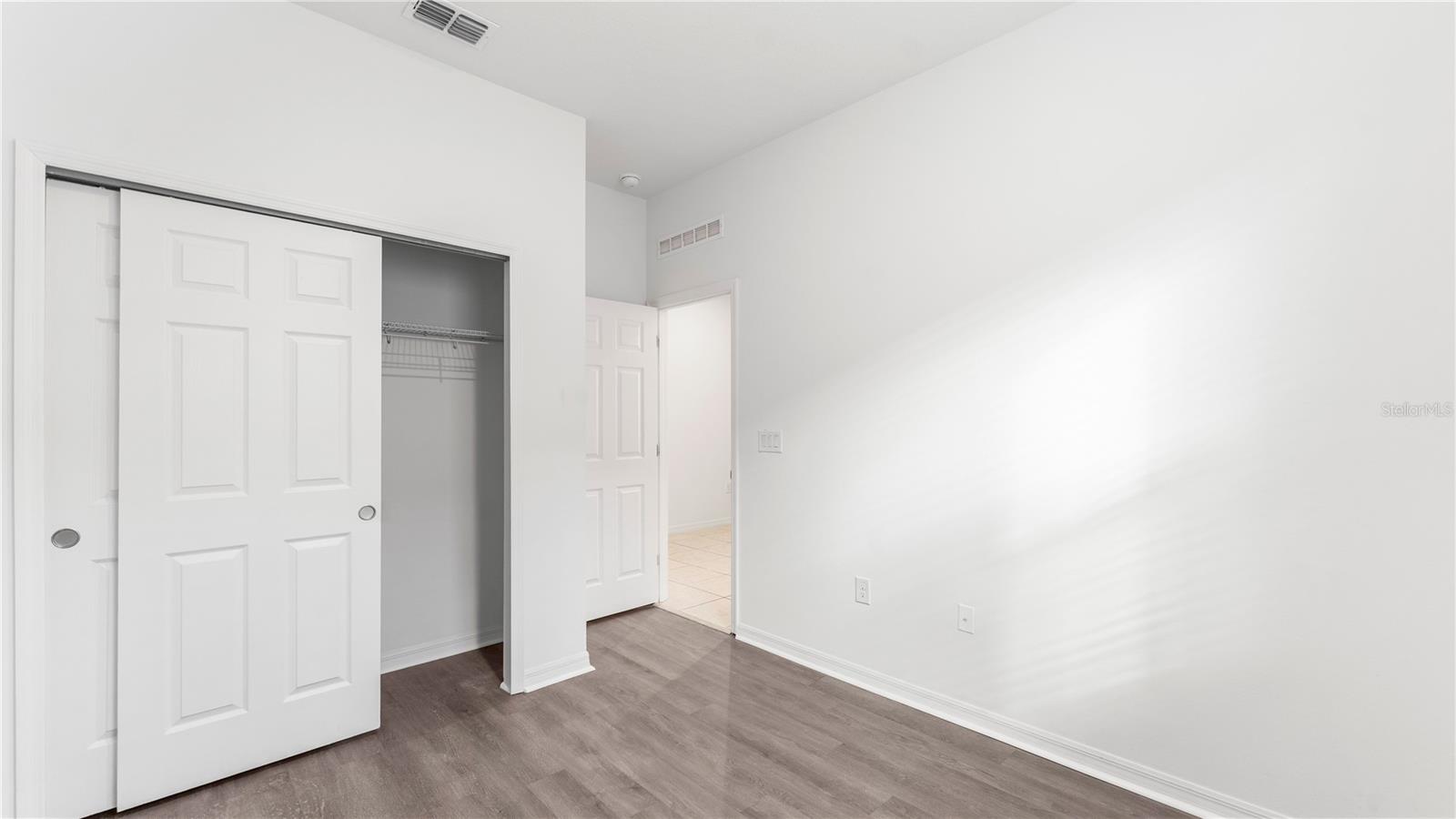 COVERED BRIDGE - Residential Lease