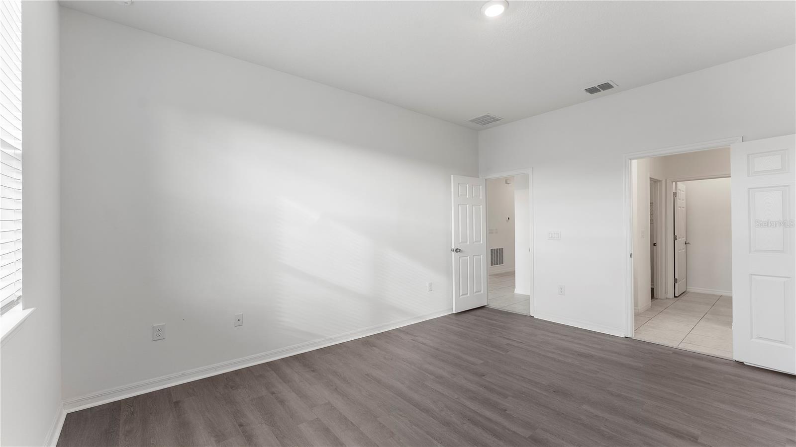 COVERED BRIDGE - Residential Lease