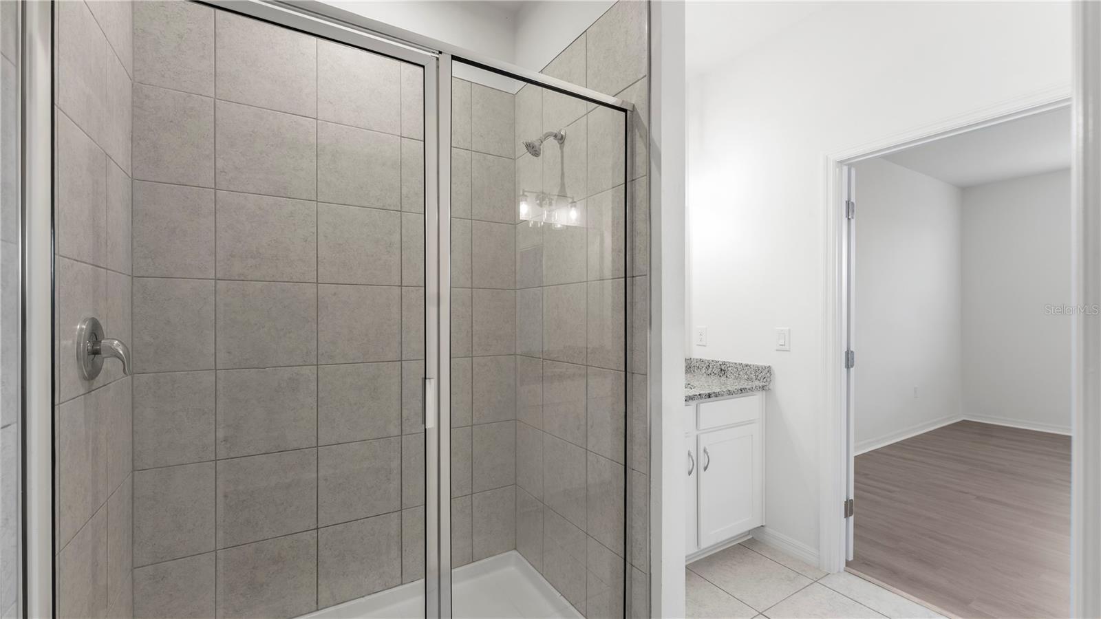 COVERED BRIDGE - Residential Lease