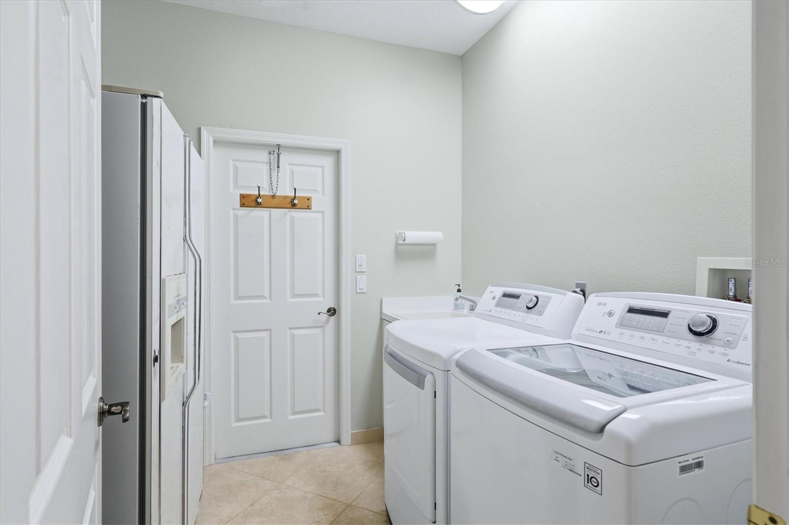 CALUSA LAKES - Residential