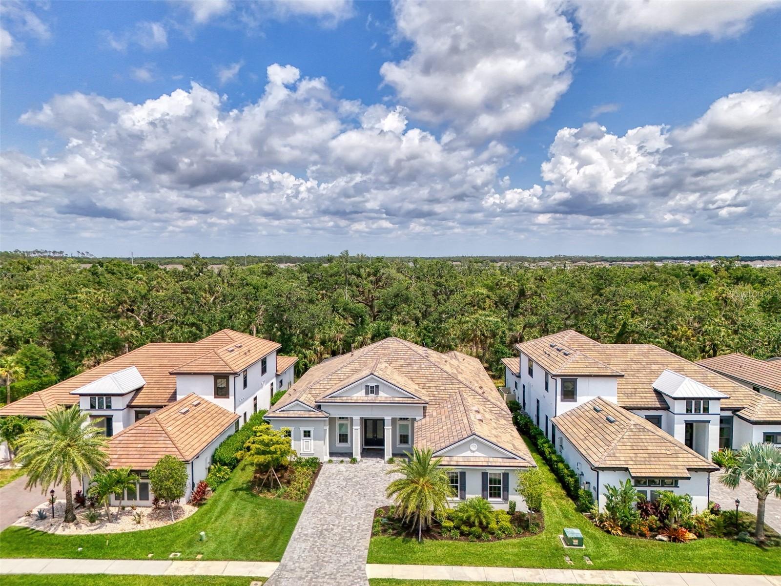 9048 LUNA LANE