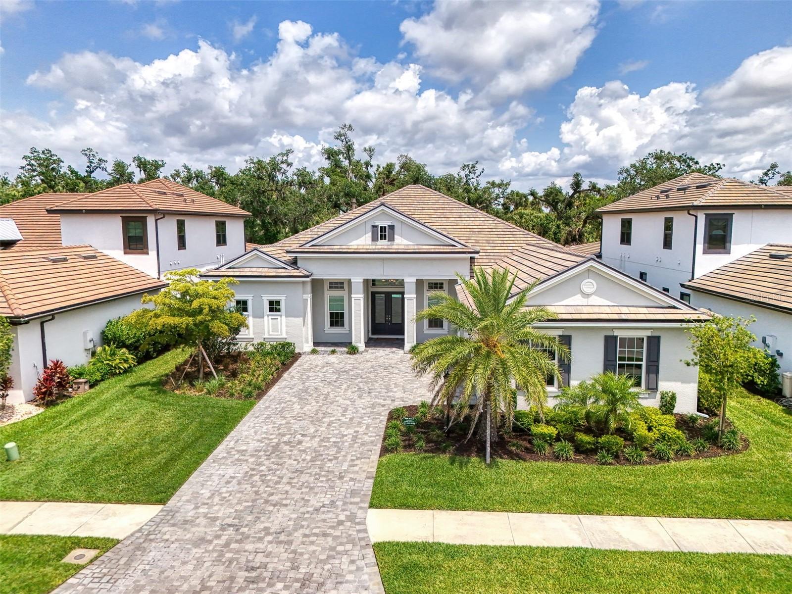 9048 LUNA LANE