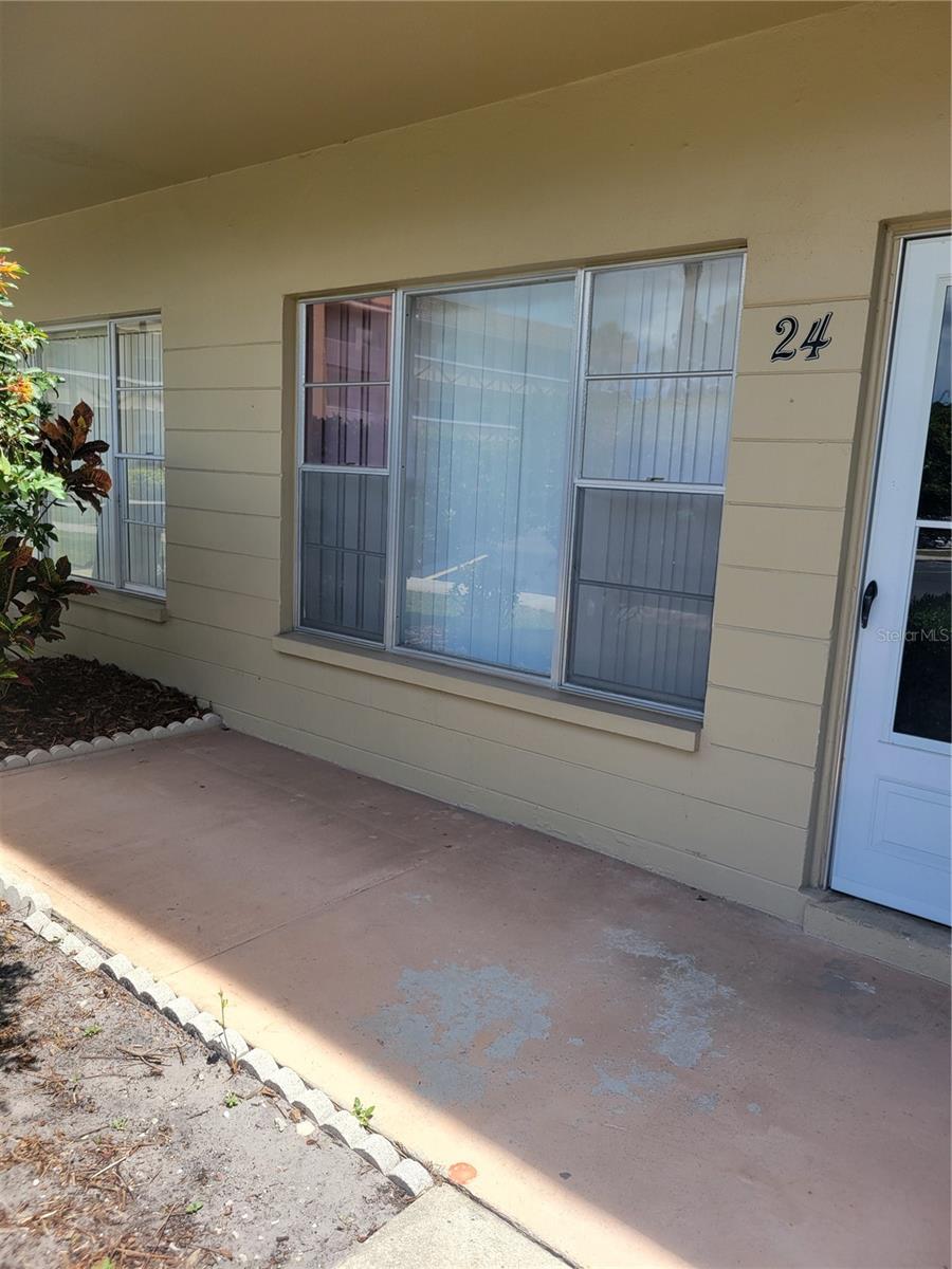 2464 AUSTRALIA WAY E 24