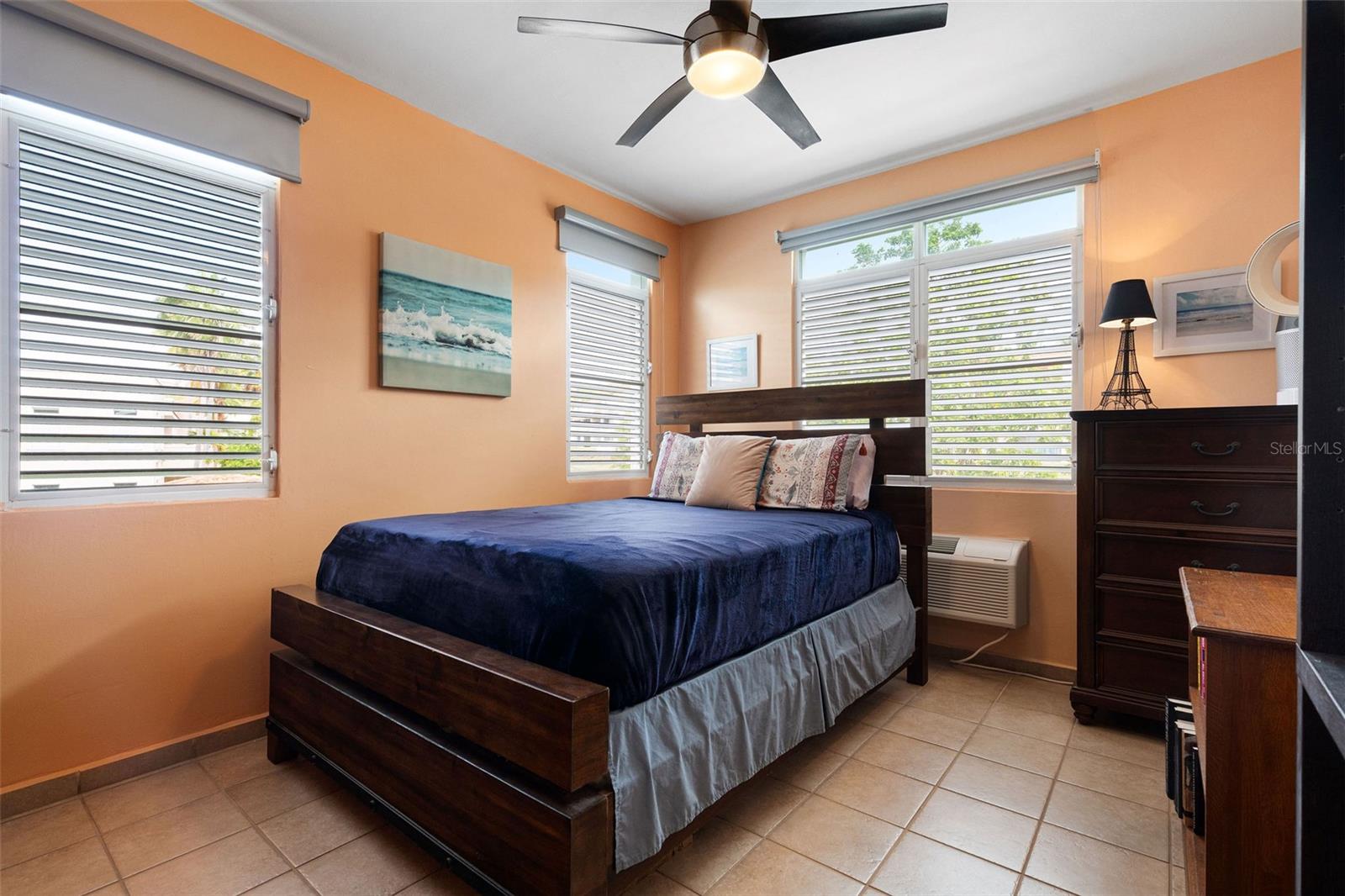 HARBOUR LAKES - Residential