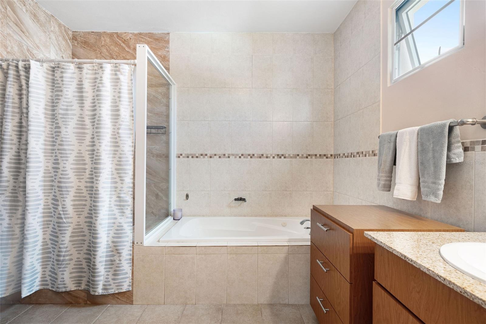 HARBOUR LAKES - Residential