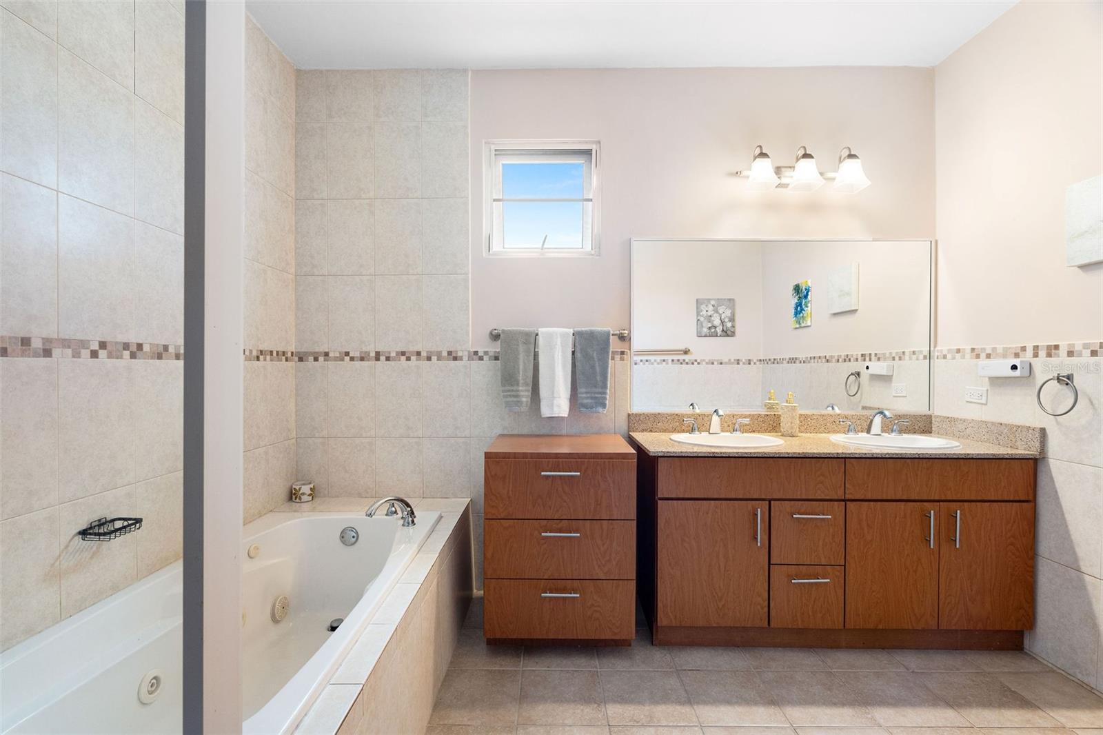 HARBOUR LAKES - Residential