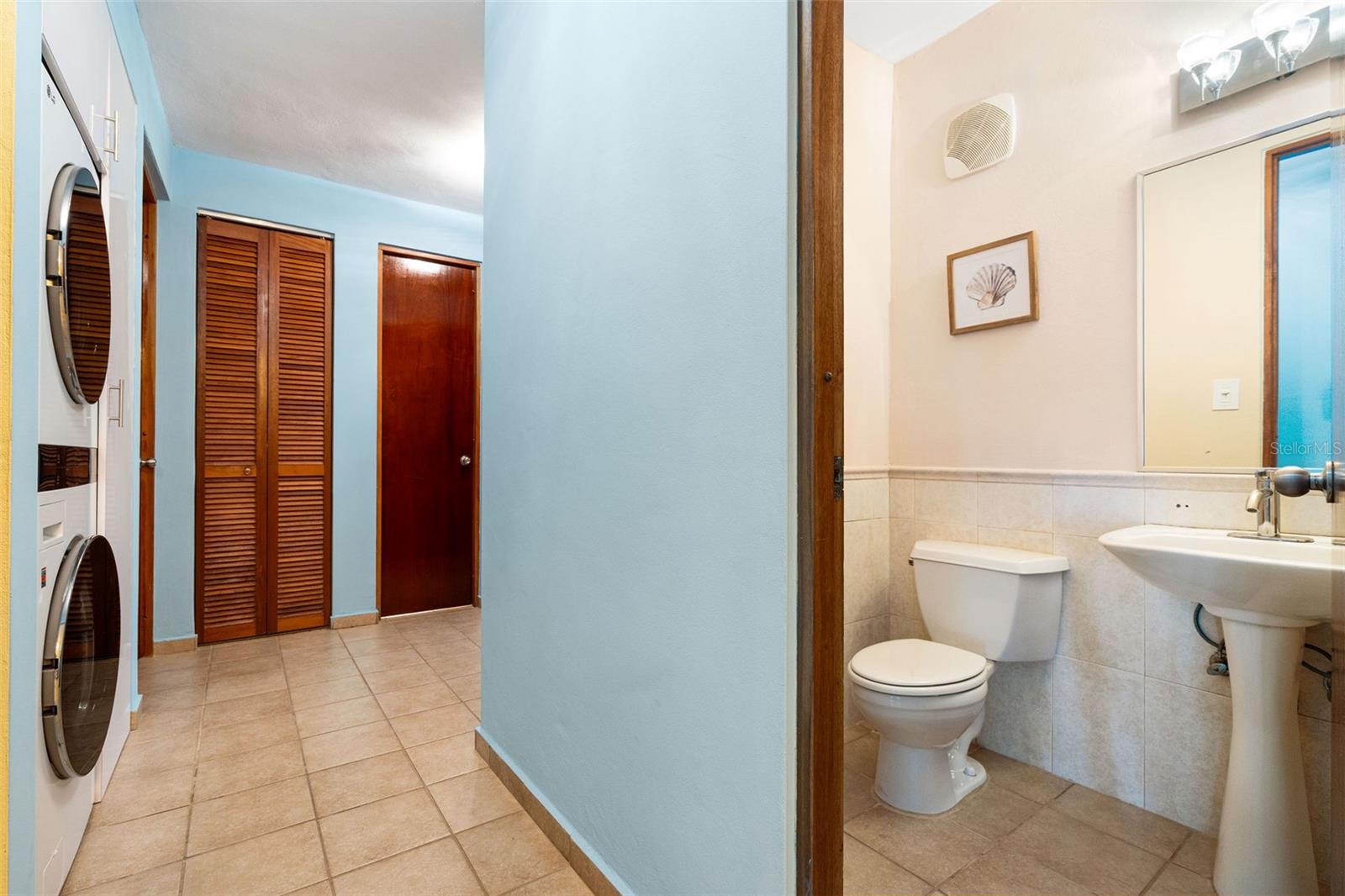 HARBOUR LAKES - Residential