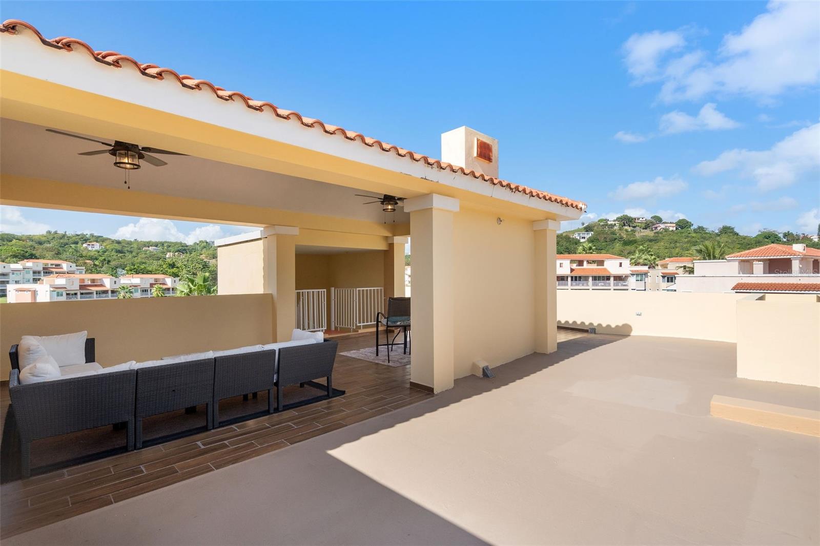 HARBOUR LAKES - Residential