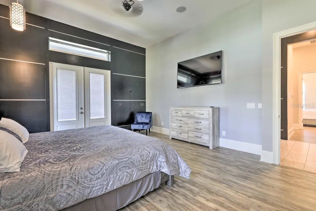 LAUREATE PARK - Residential Lease