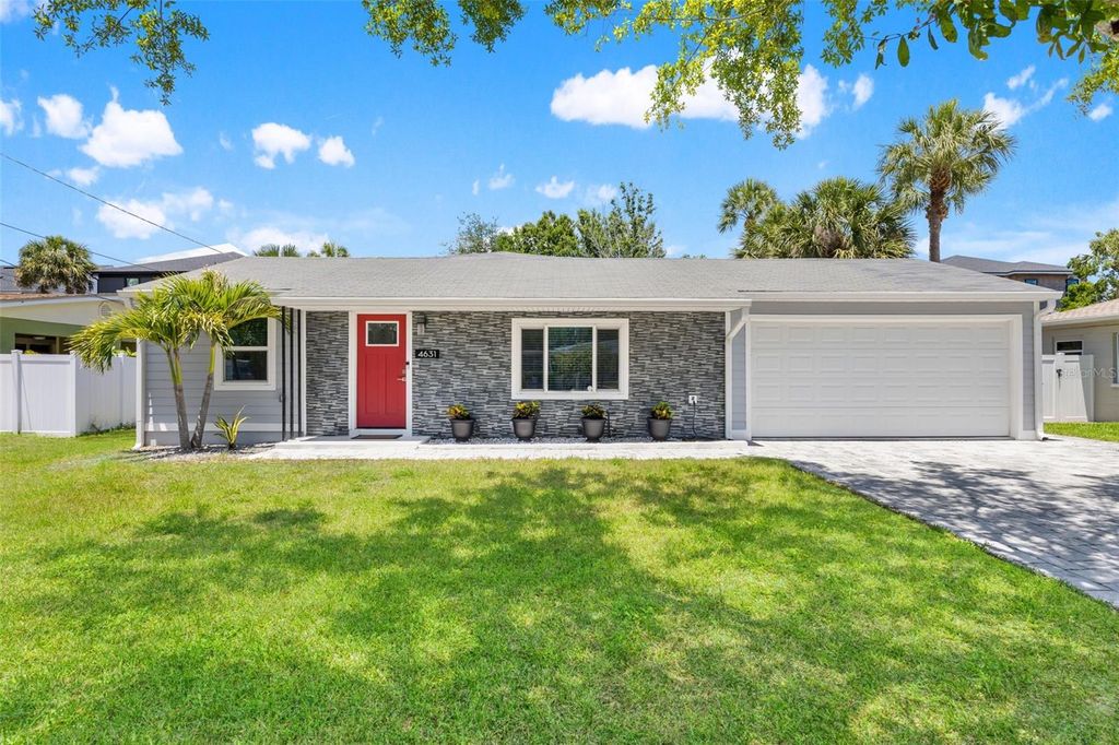 Photo of 4631 W Bay Villa Avenue, Tampa, FL 33611 (MLS # TB8508848)