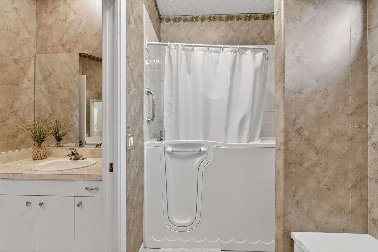 FOXBROOK PH II - Residential