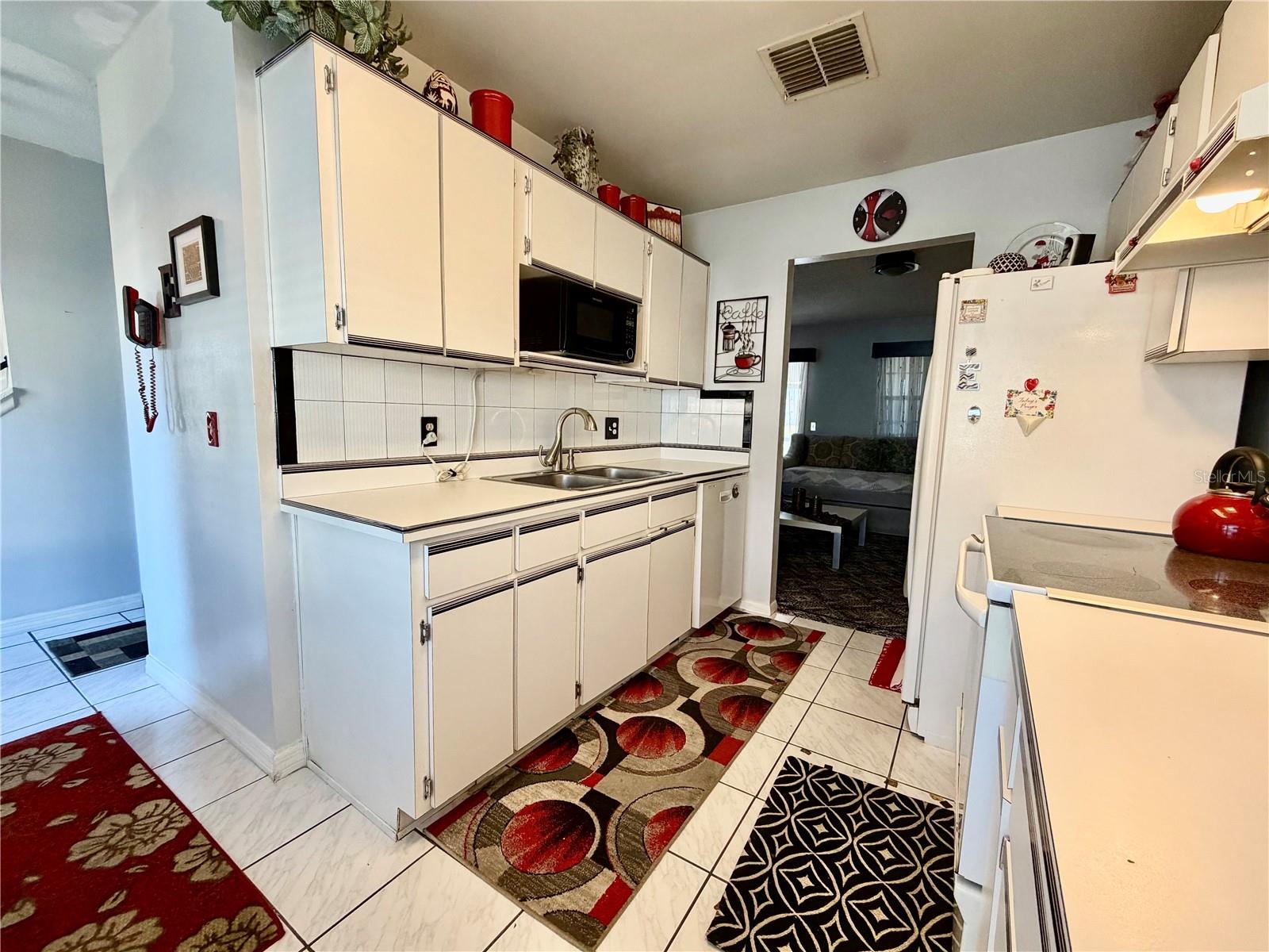 WHISPER LAKES - Residential