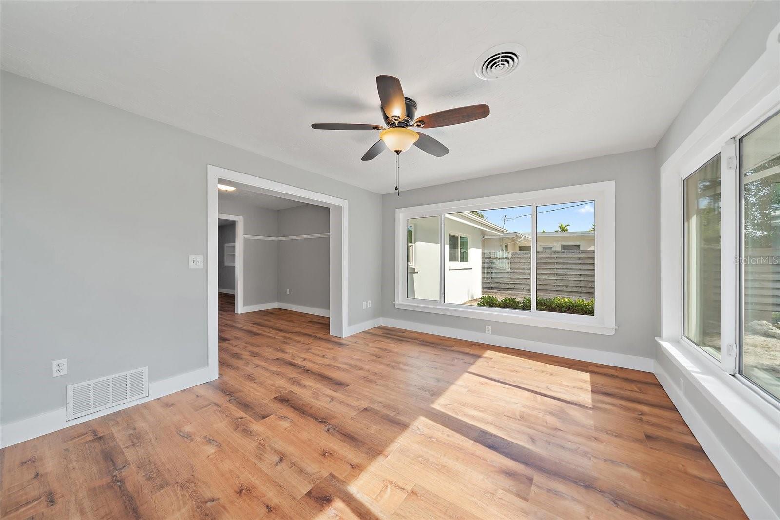 SOUTH GATE - Residential