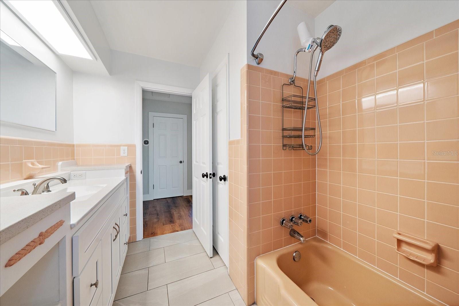 SOUTH GATE - Residential