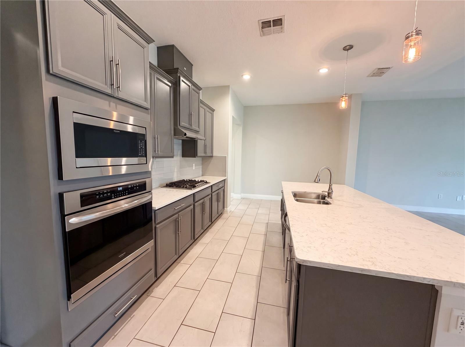 432 NOWELL LOOP