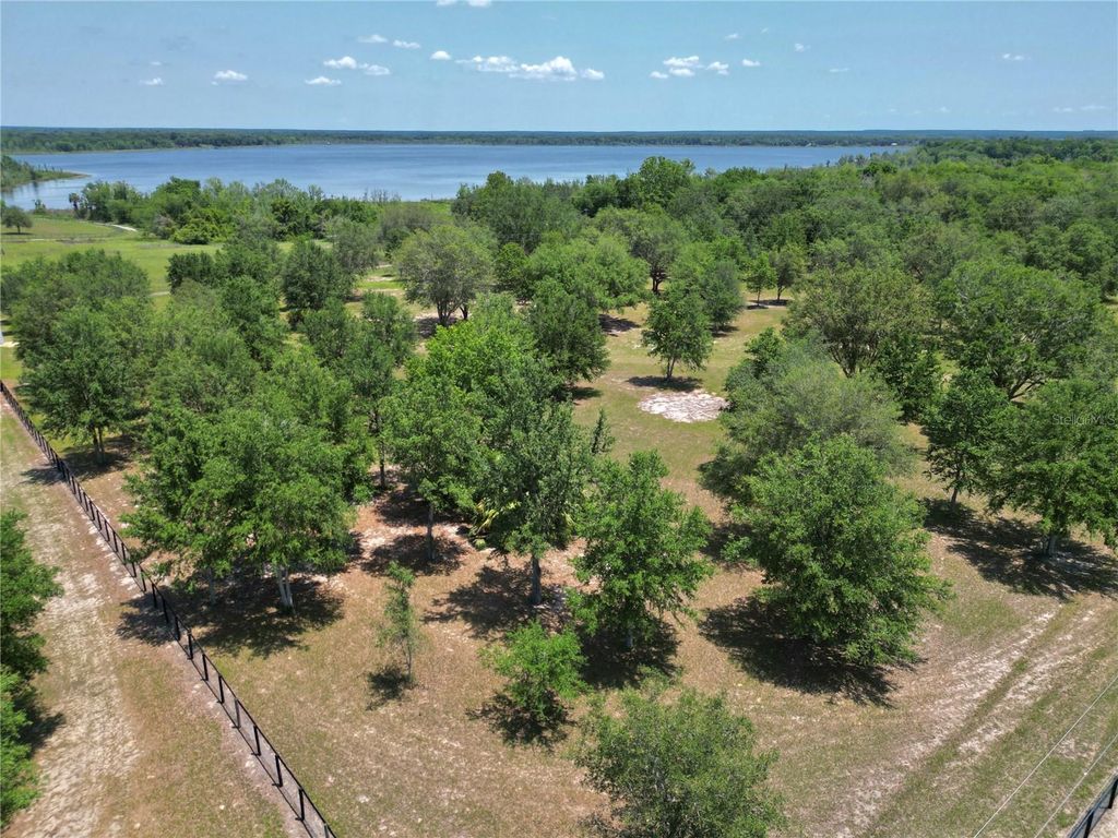 Photo of Tbd SE 55 Place, Ocklawaha, FL 32179 (MLS # OM728411)